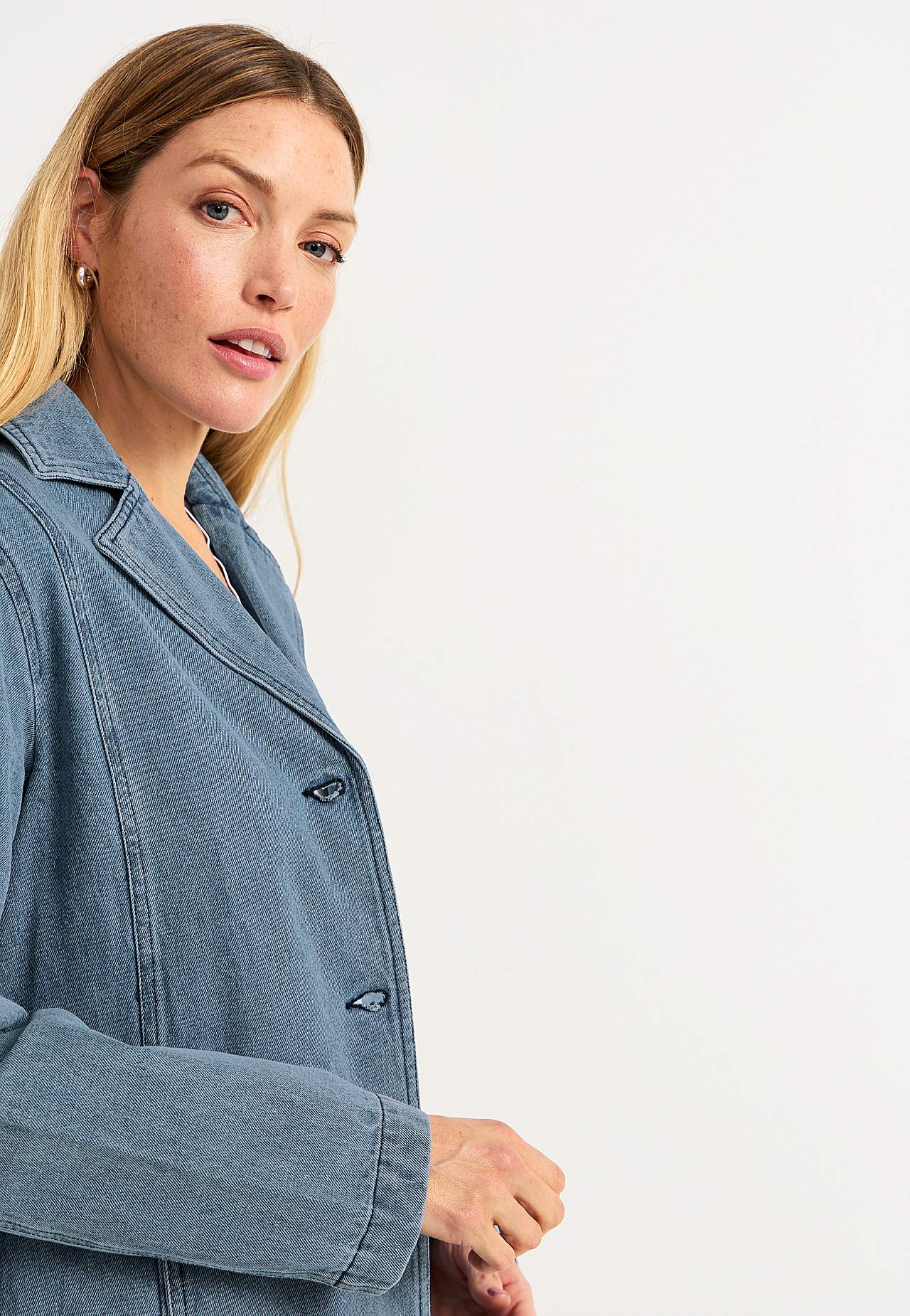 Kåpe i denim med knytebelte