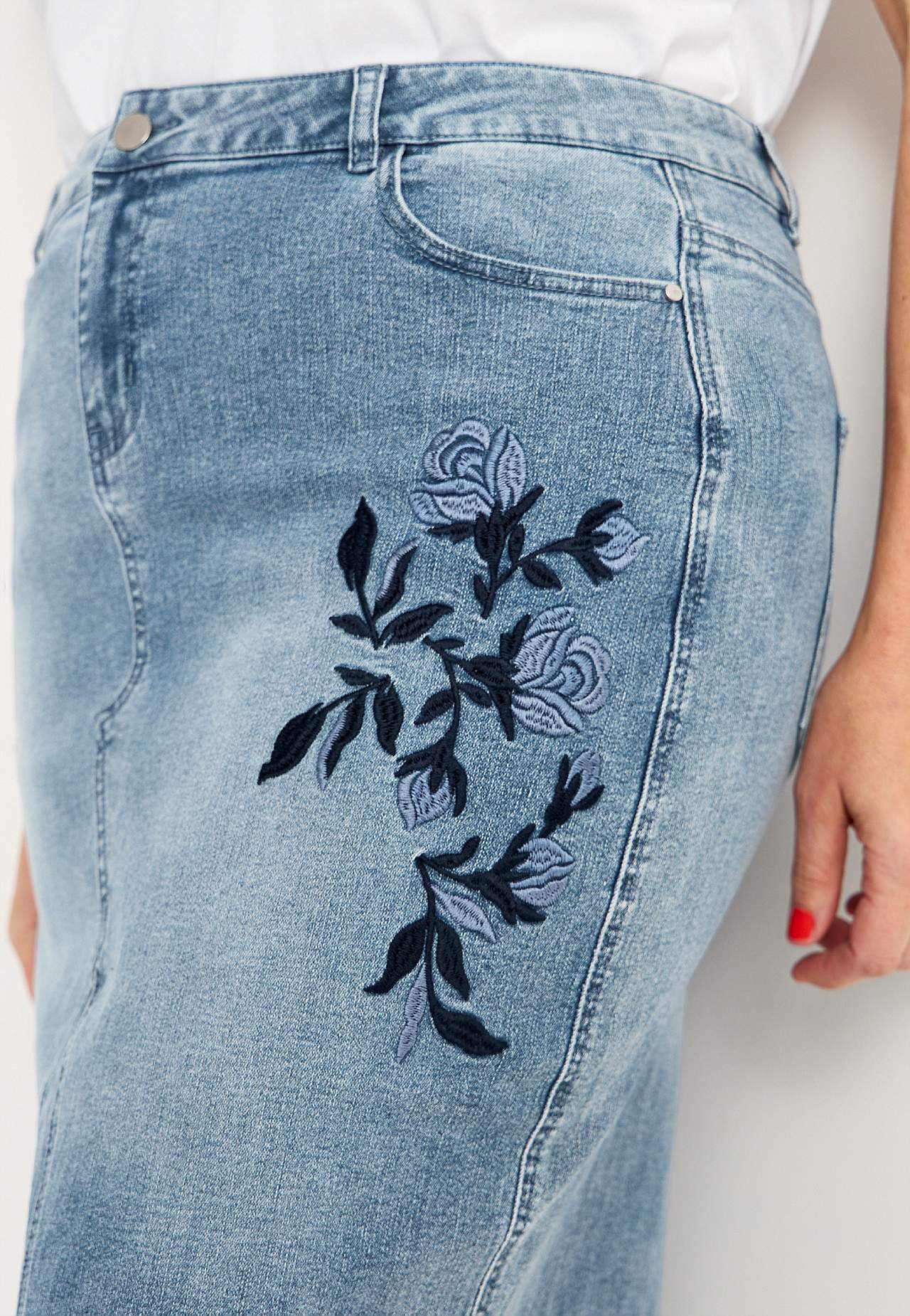 Denim skjørt med broderier