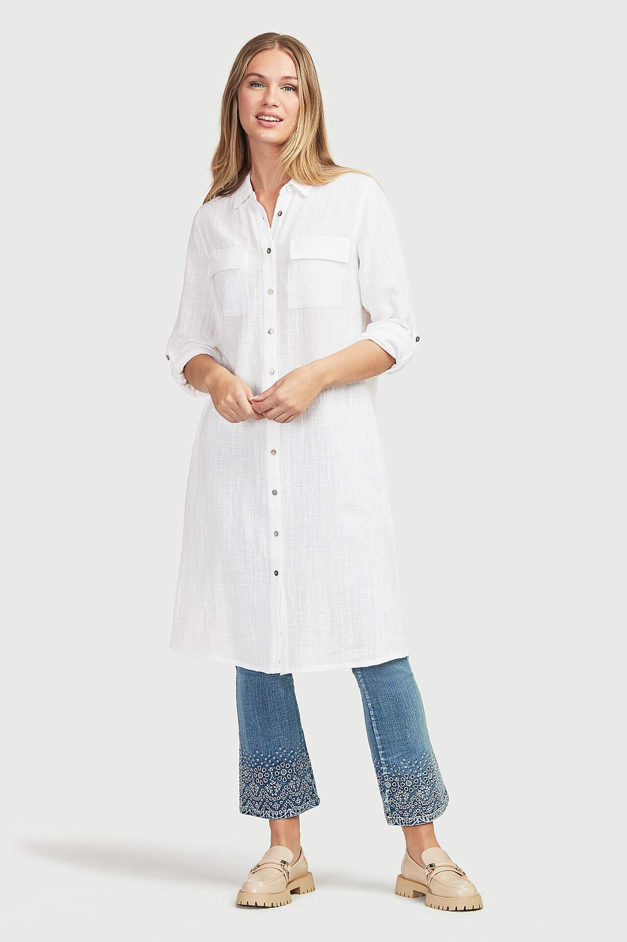 Utsvingte, korte jeans med broderi