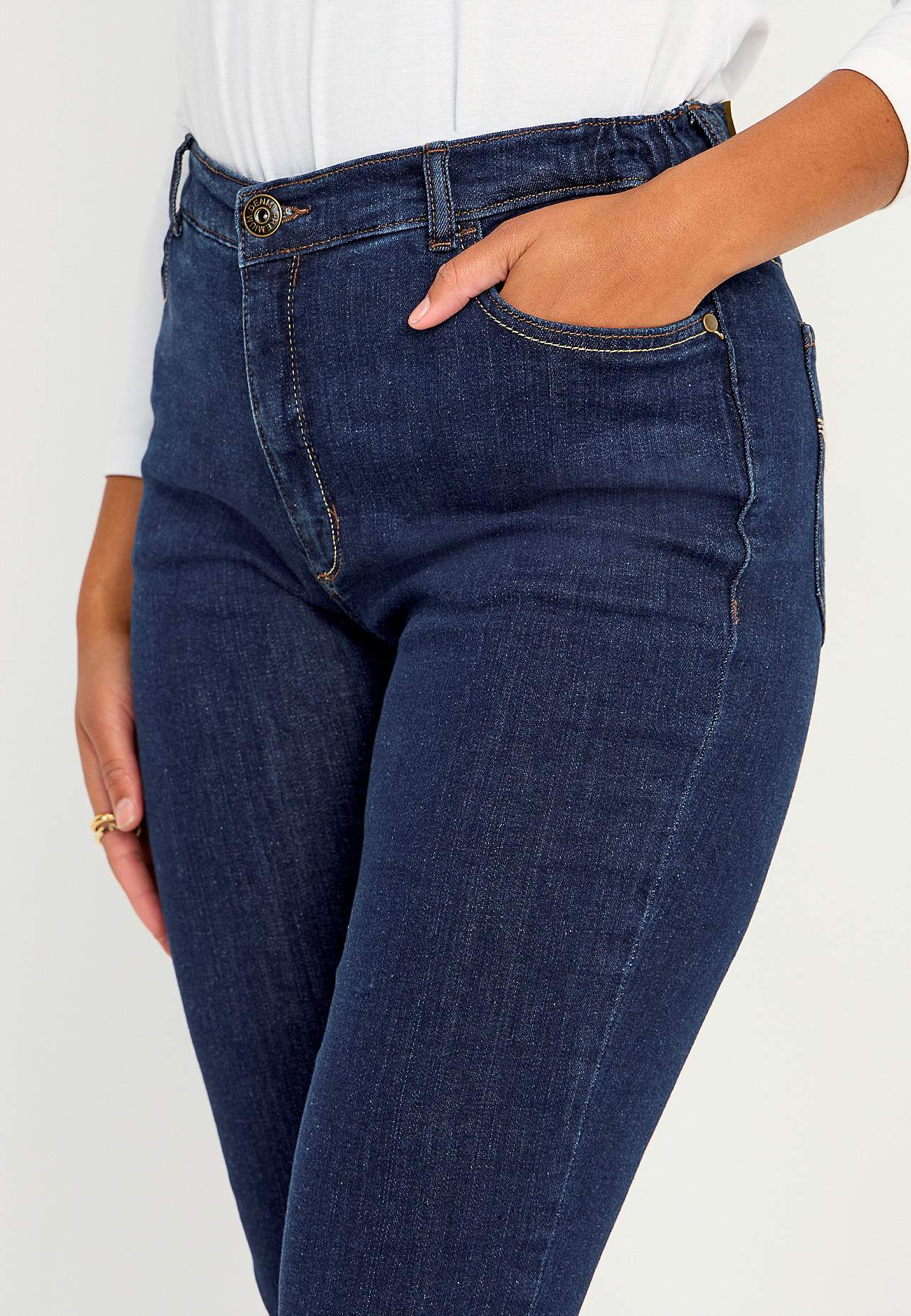 Jeans med strikk i sidene