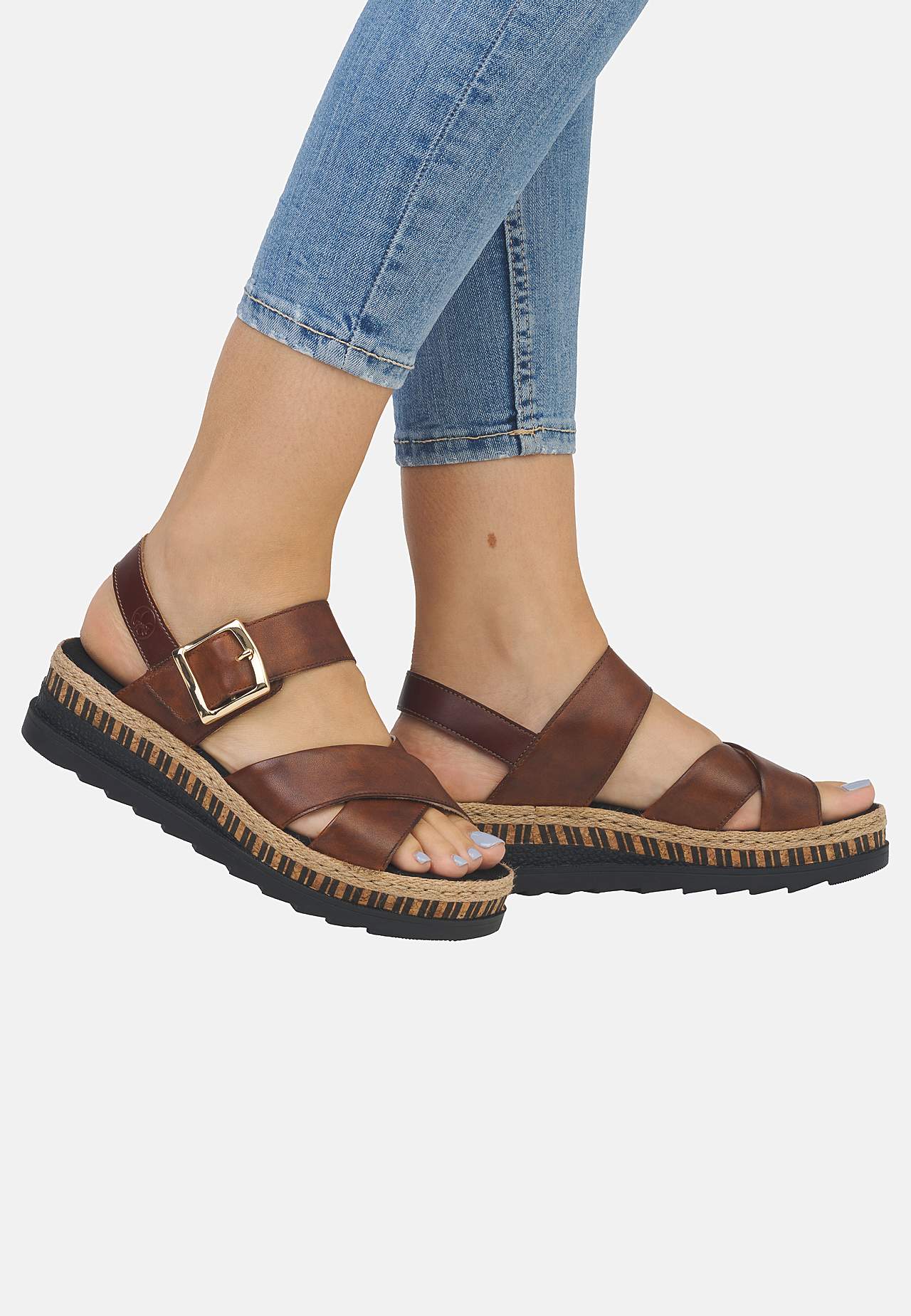 Komfortabel sandal med kryssede stropper