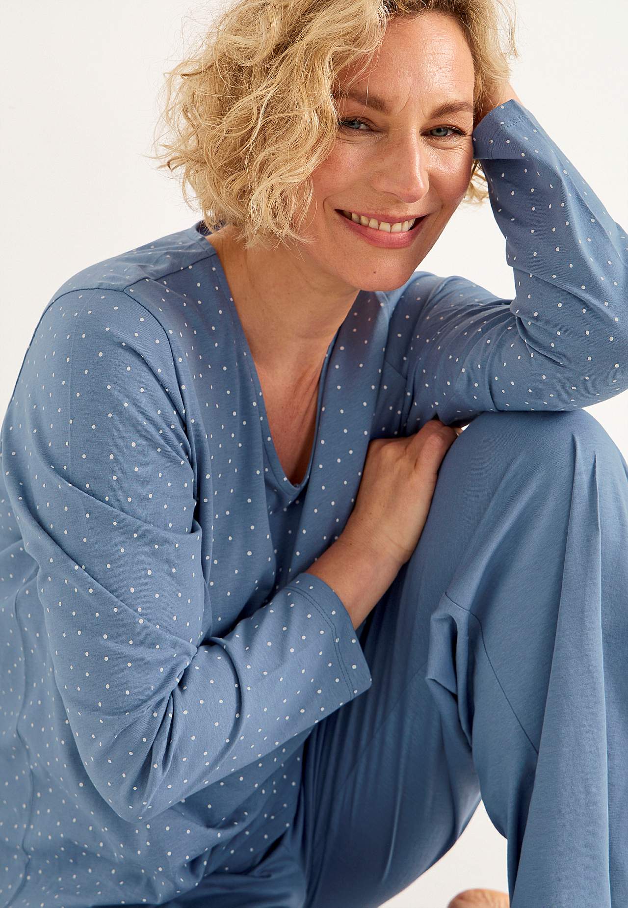 Todelt pyjamas med prikker