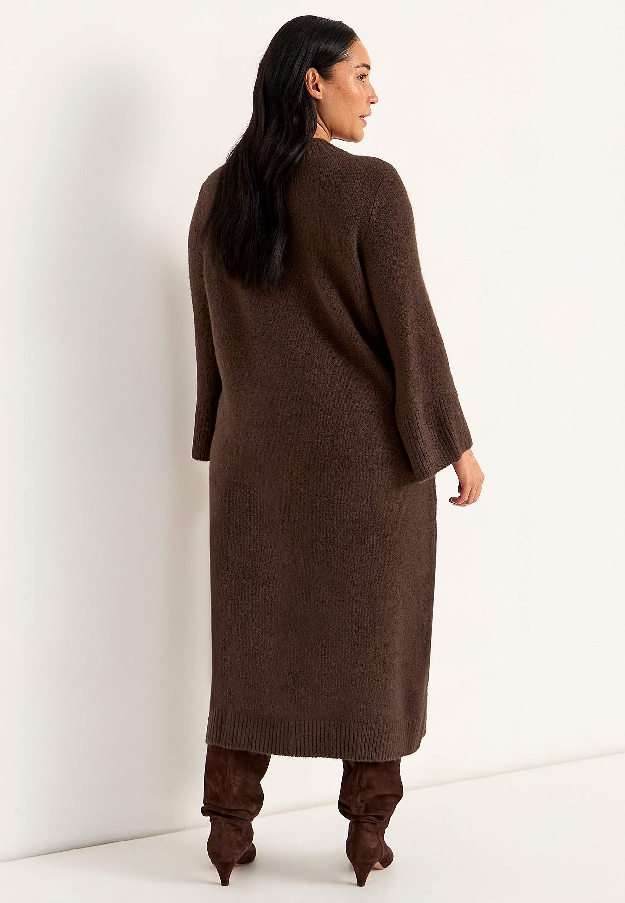 Strikket kjole med høy splitt