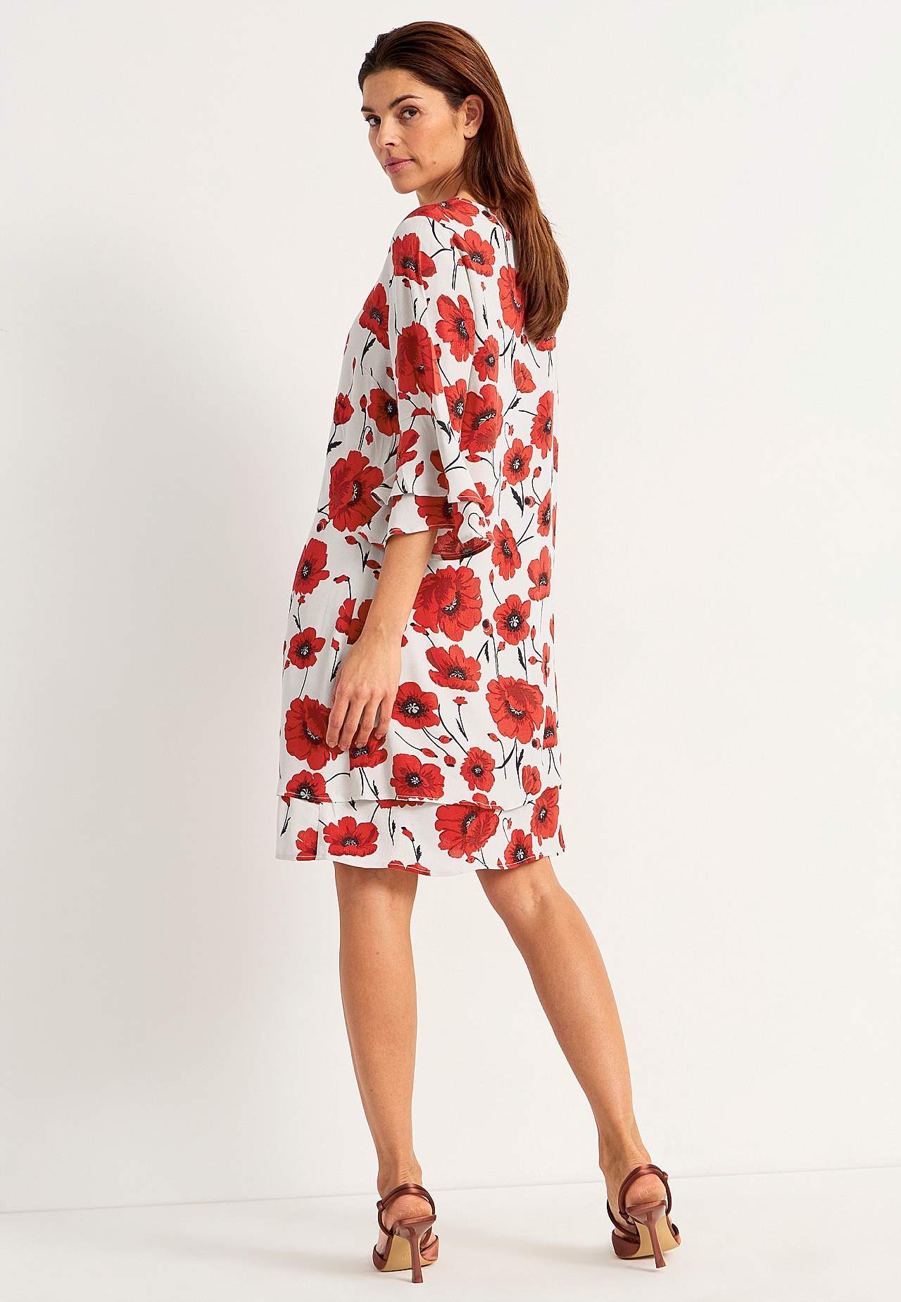 Lag på lag-kjole med volangermer