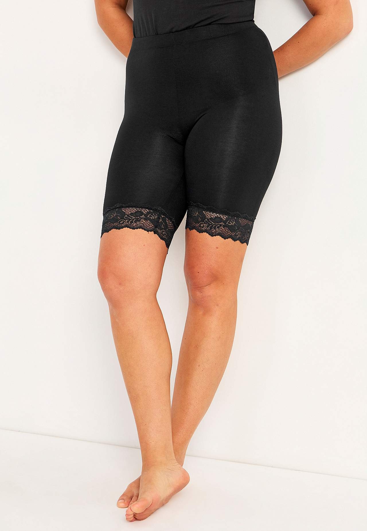 Sykkelshorts med blonder Josefin