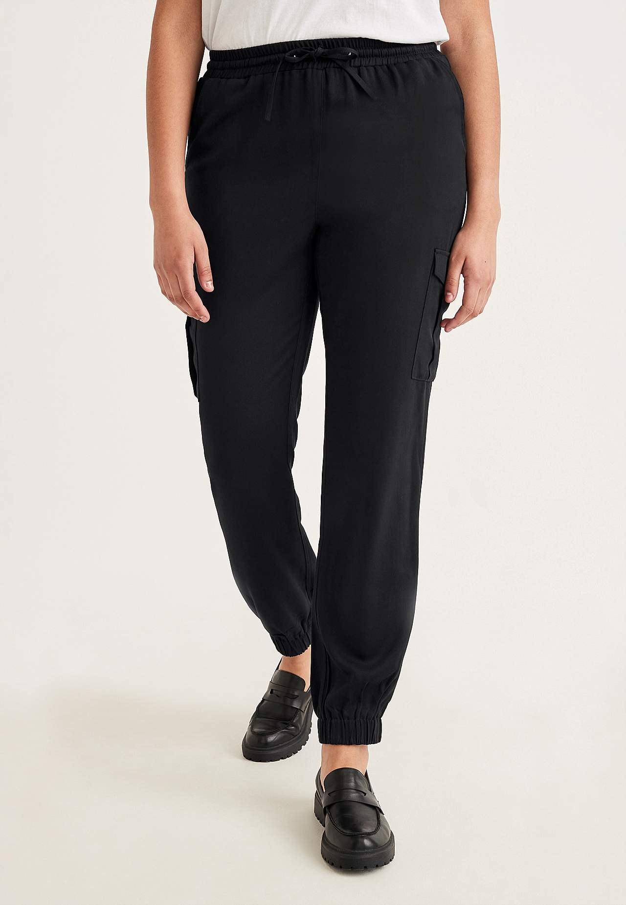 Uformelle cargobukser i viskose