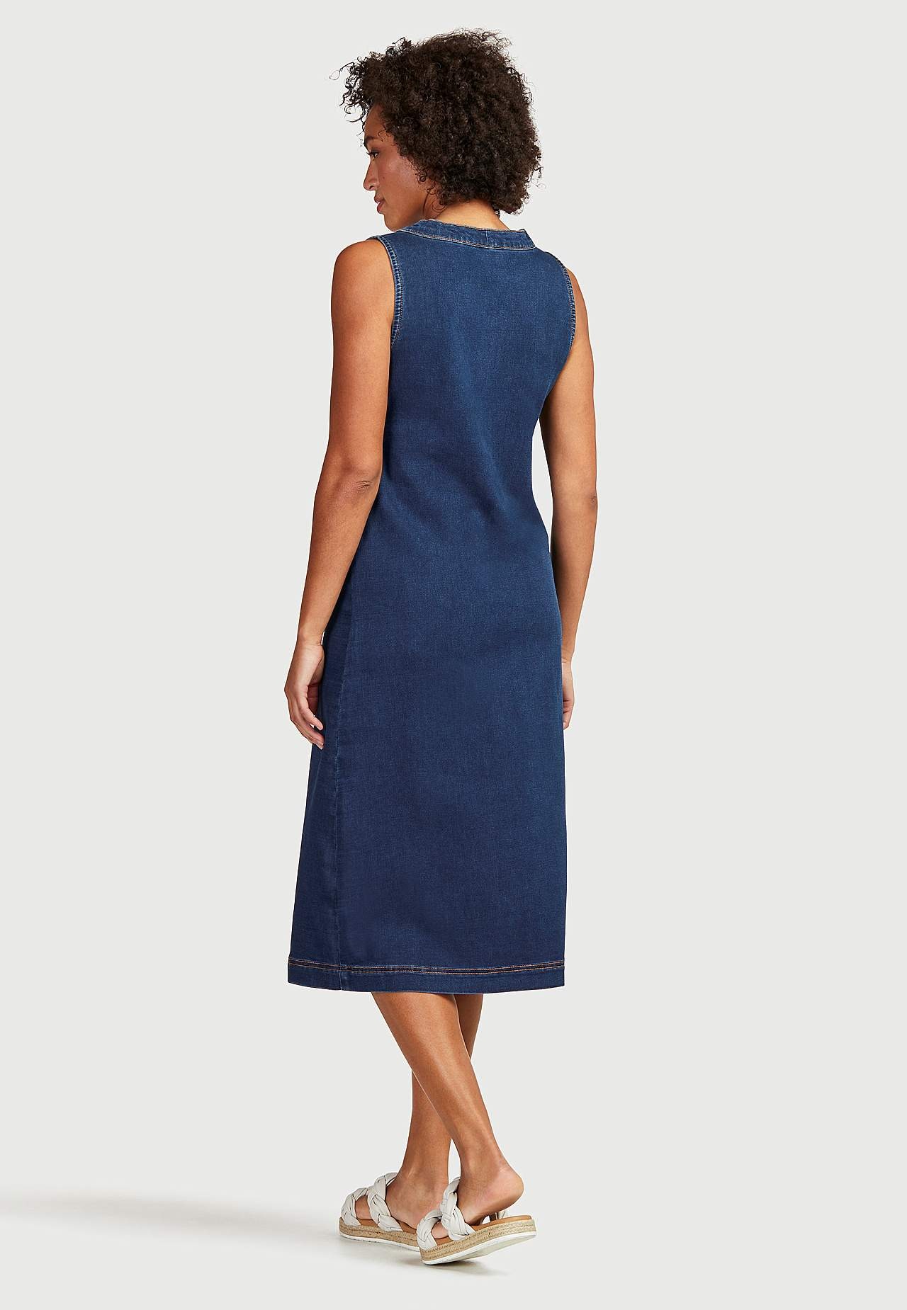 Ermløs denimkjole med knapper