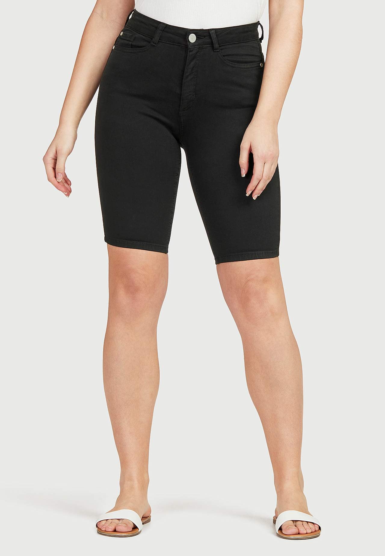 Stretchy jeans-shorts med langt bein
