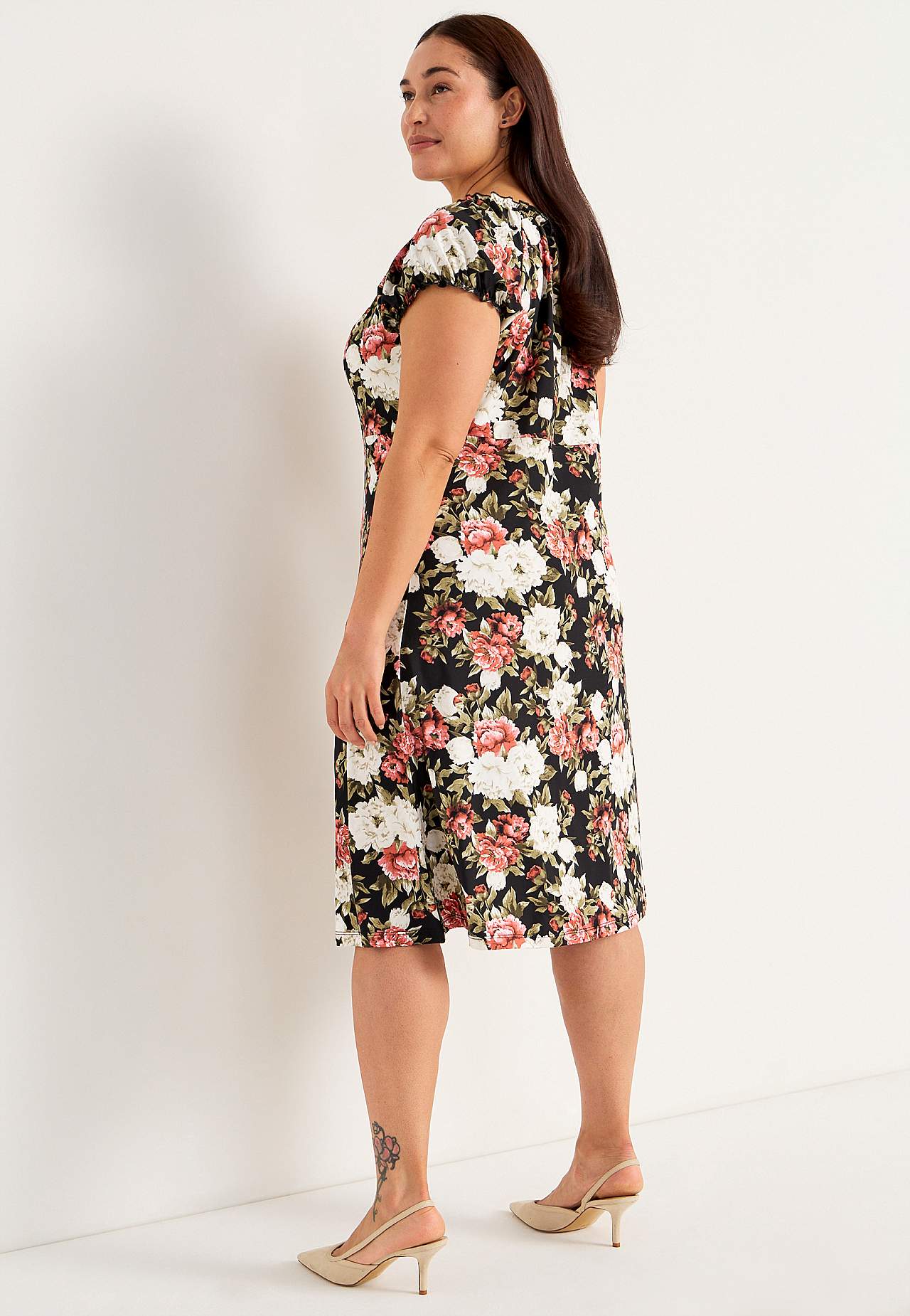 Mønstret kjole med bare skuldre