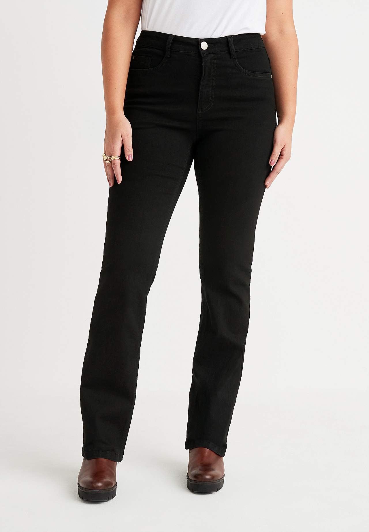 Litt utsvingede jeans Nikita