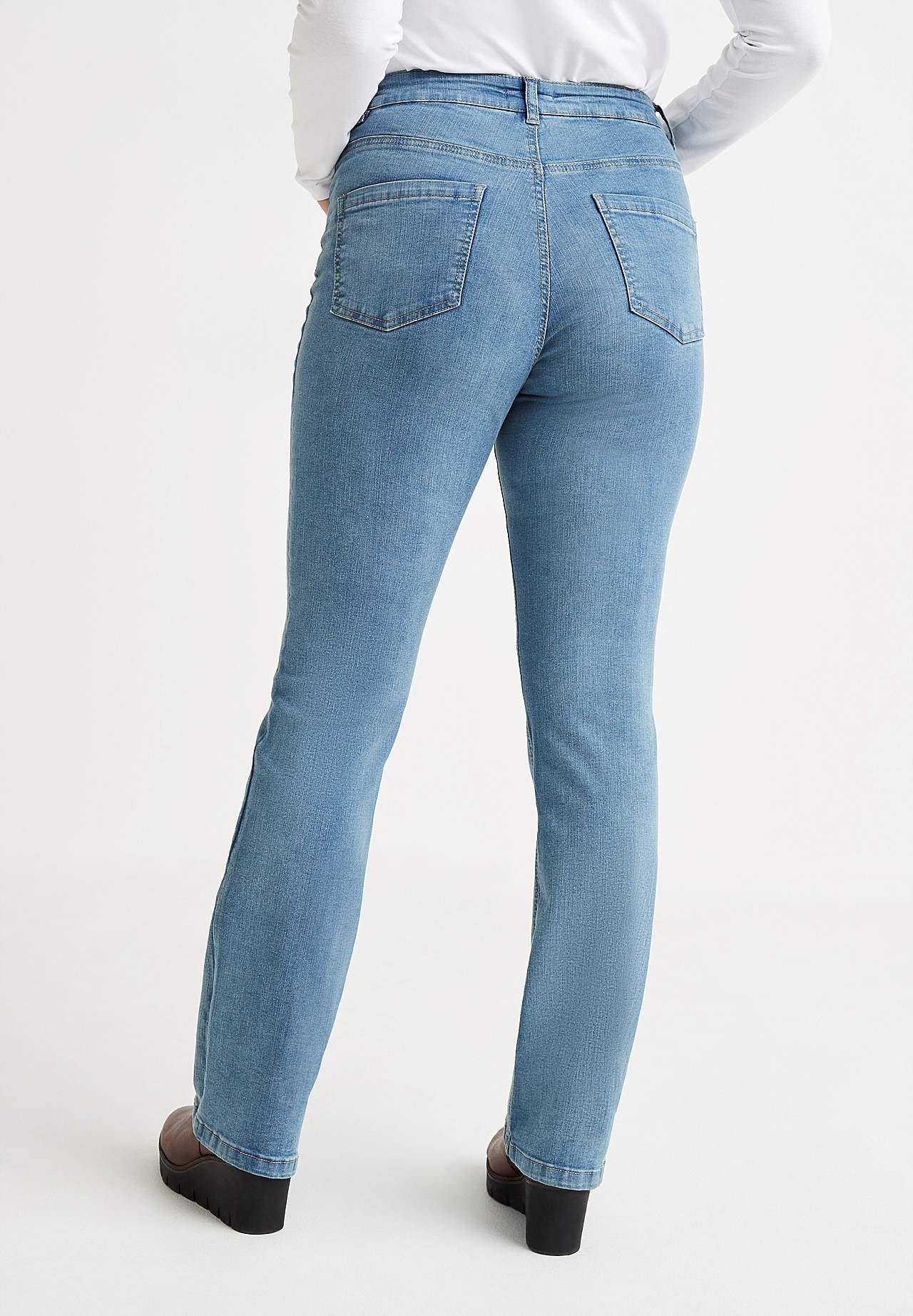 Litt utsvingede jeans Nikita