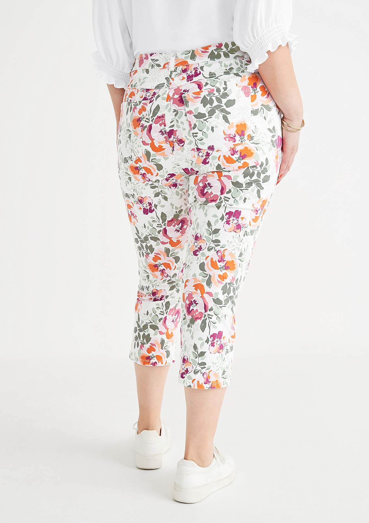 Capribukse med et blomstermønster