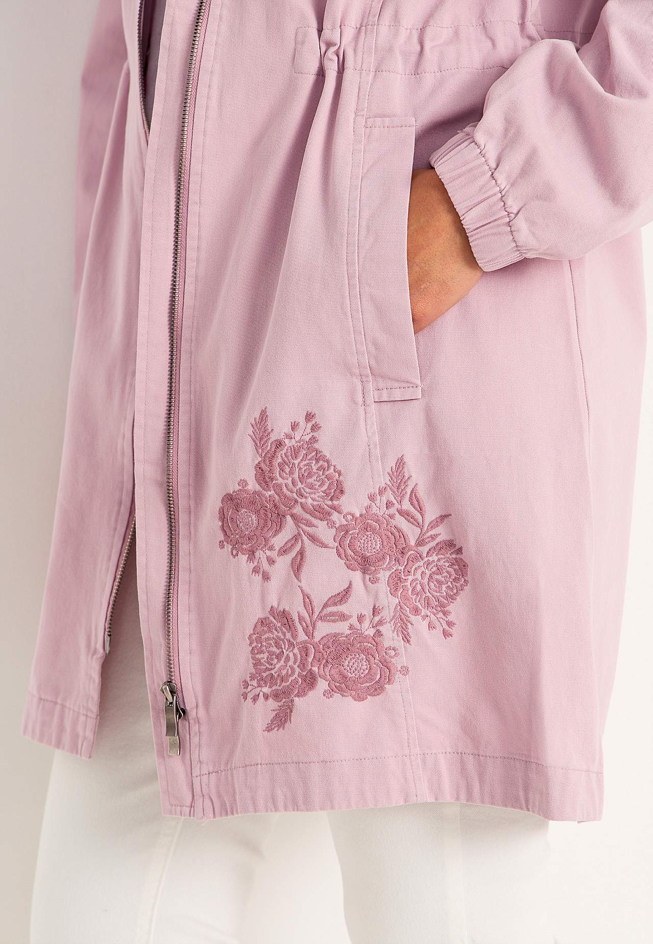 Parkas med broderi