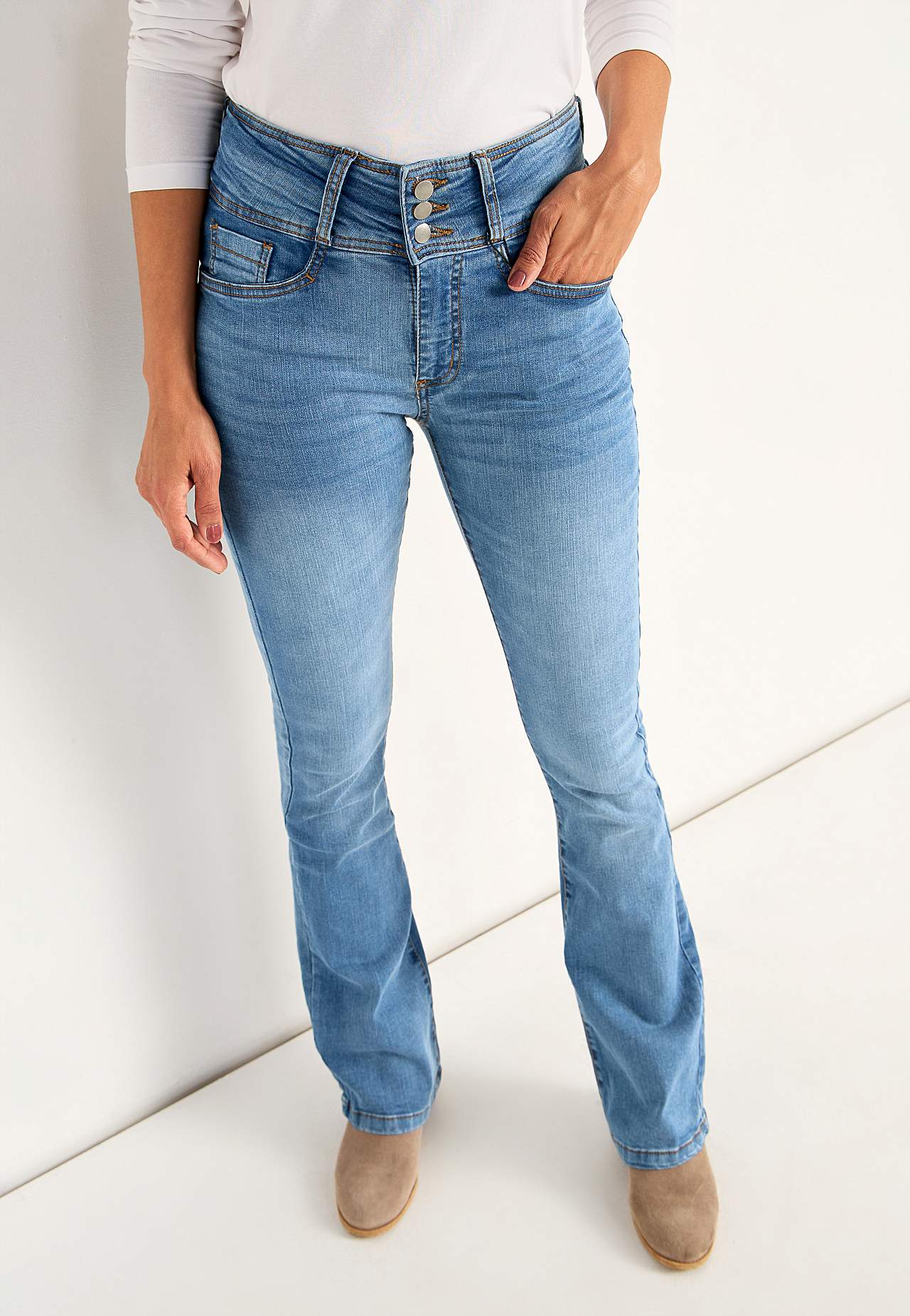 Boot cut jeans med høy midje