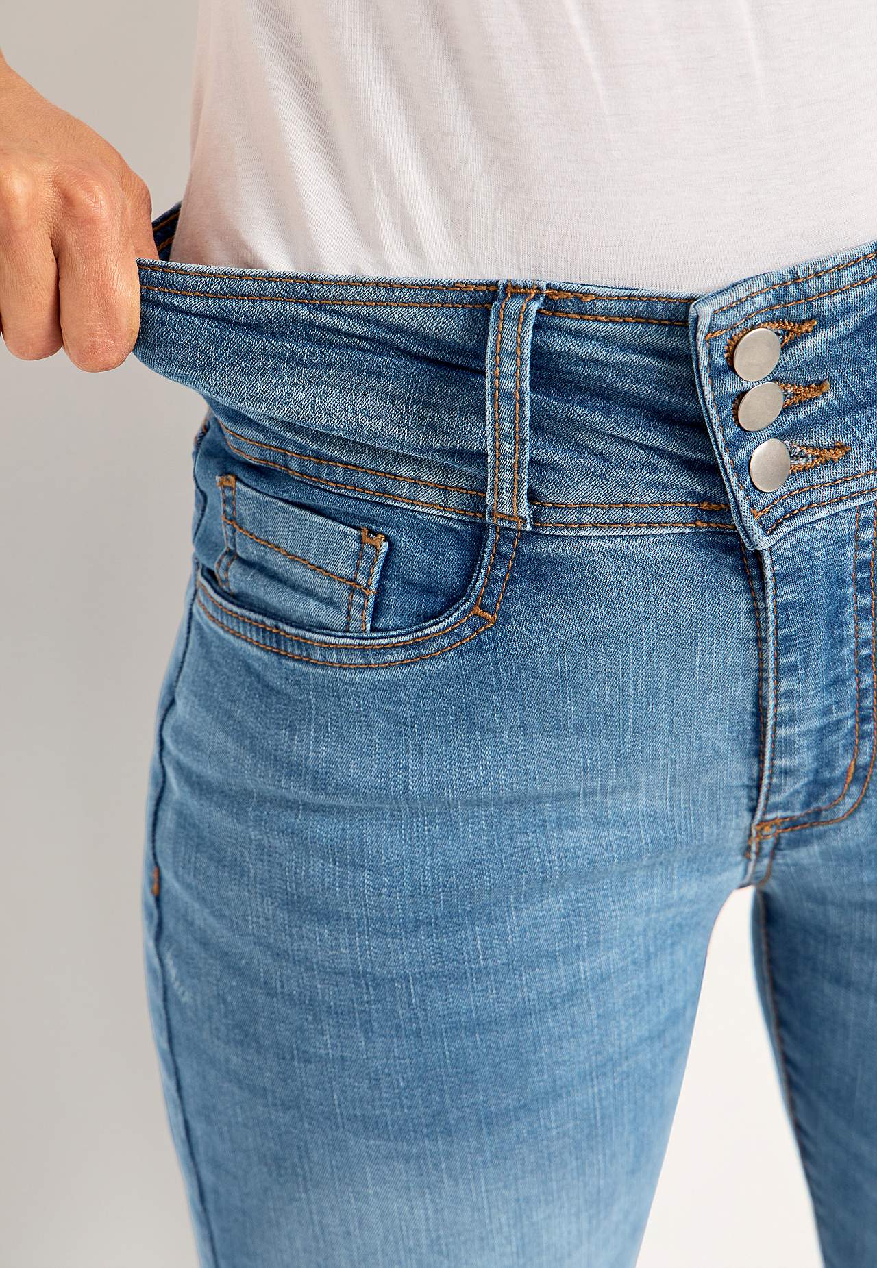 Boot cut jeans med høy midje