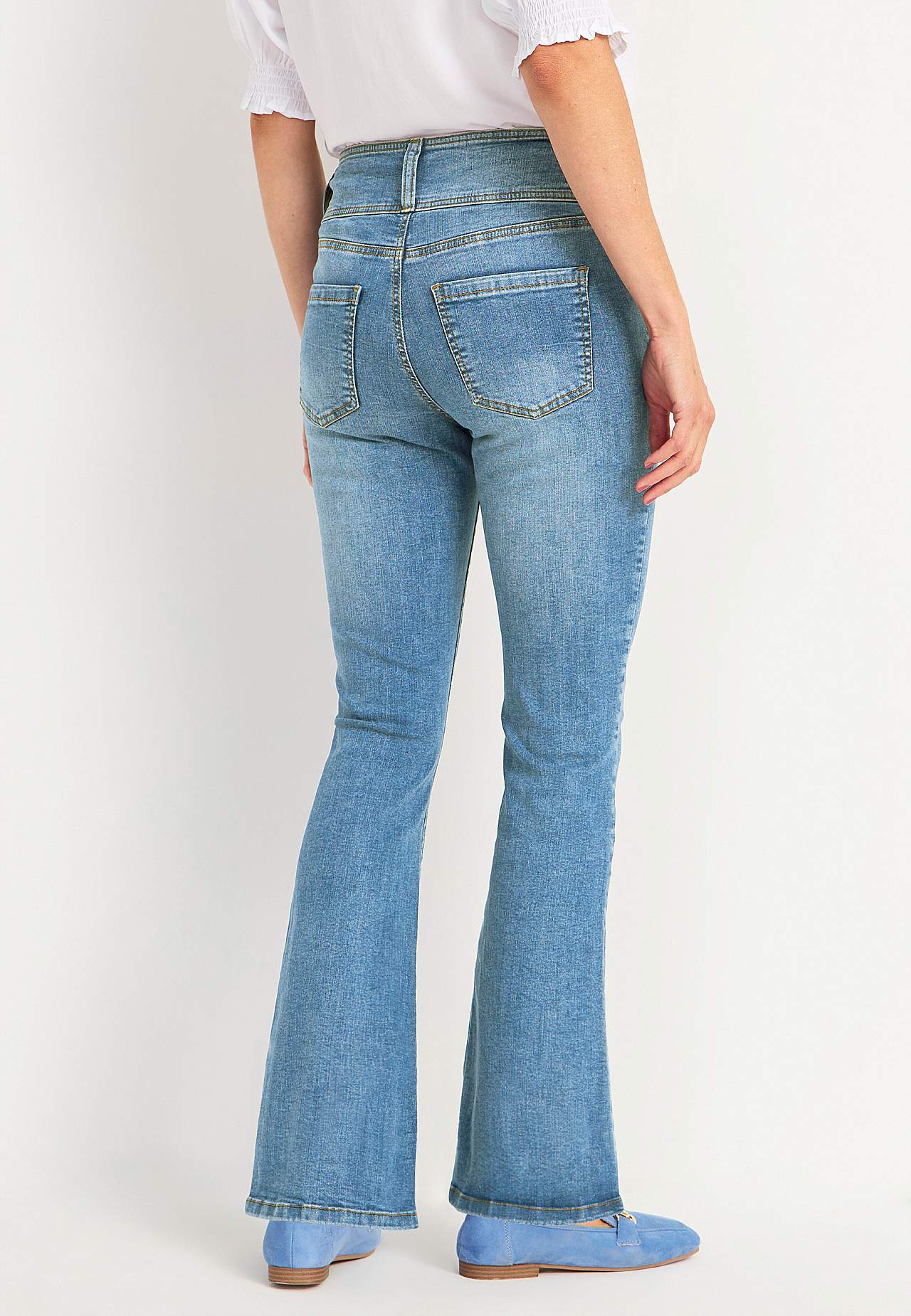 Boot cut jeans med høy midje
