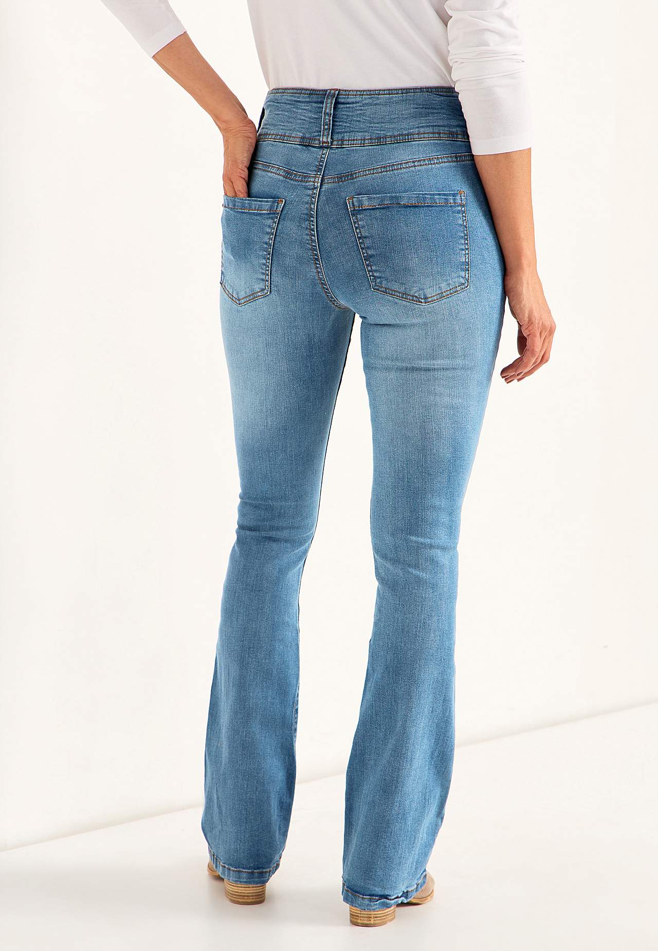 Boot cut jeans med høy midje