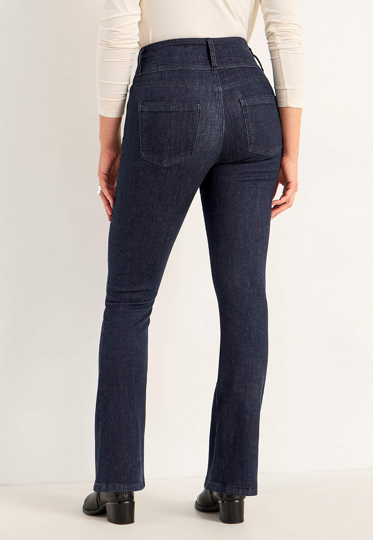 Boot cut jeans med høy midje