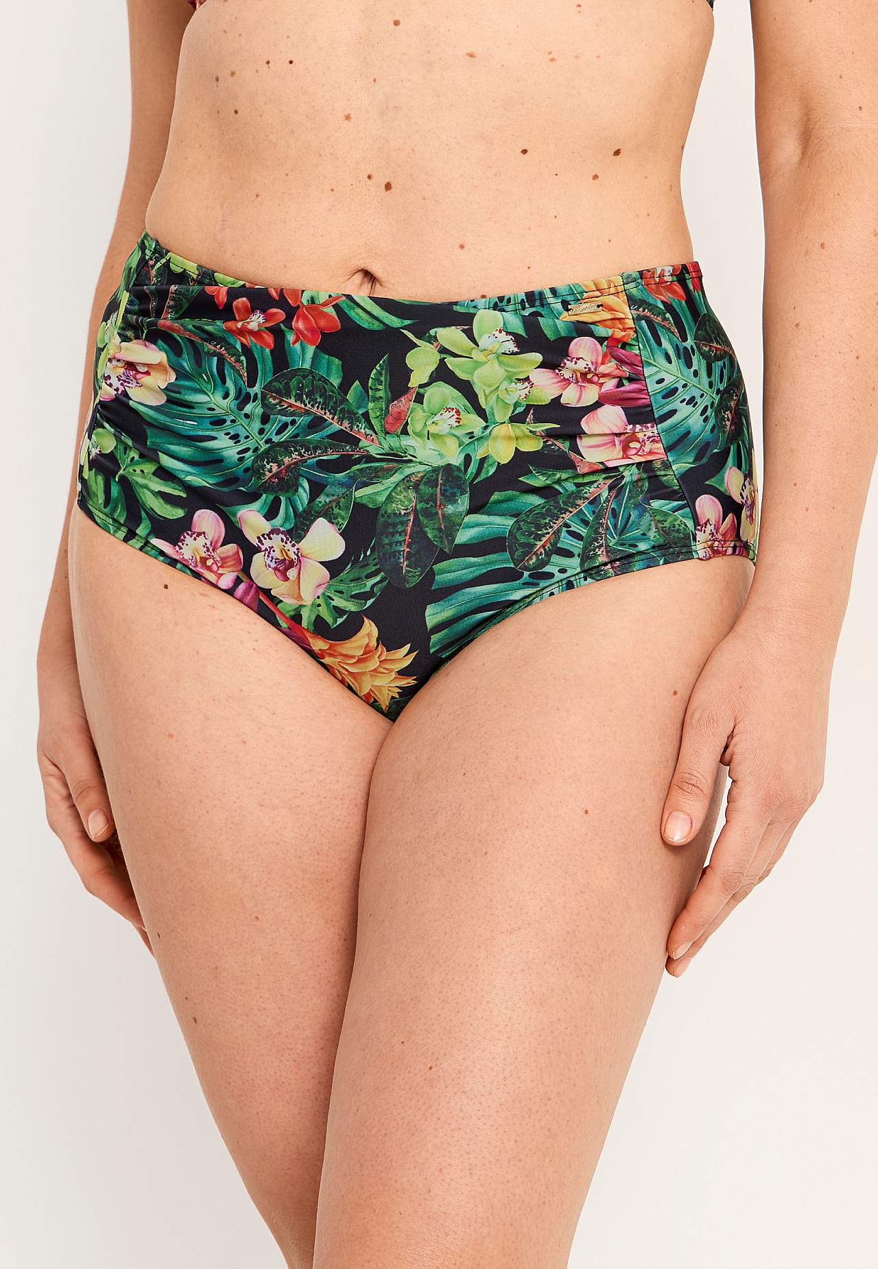 Bikiniunderdel med høy midje og et blomstermønster