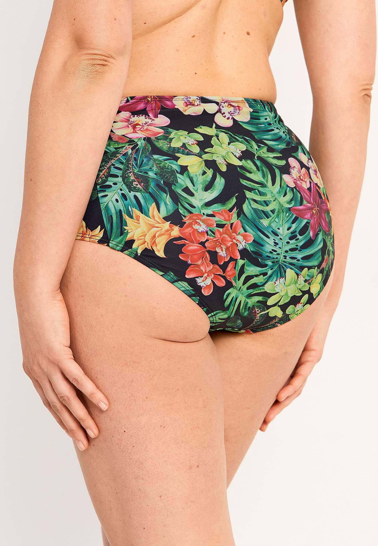 Bikiniunderdel med høy midje og et blomstermønster