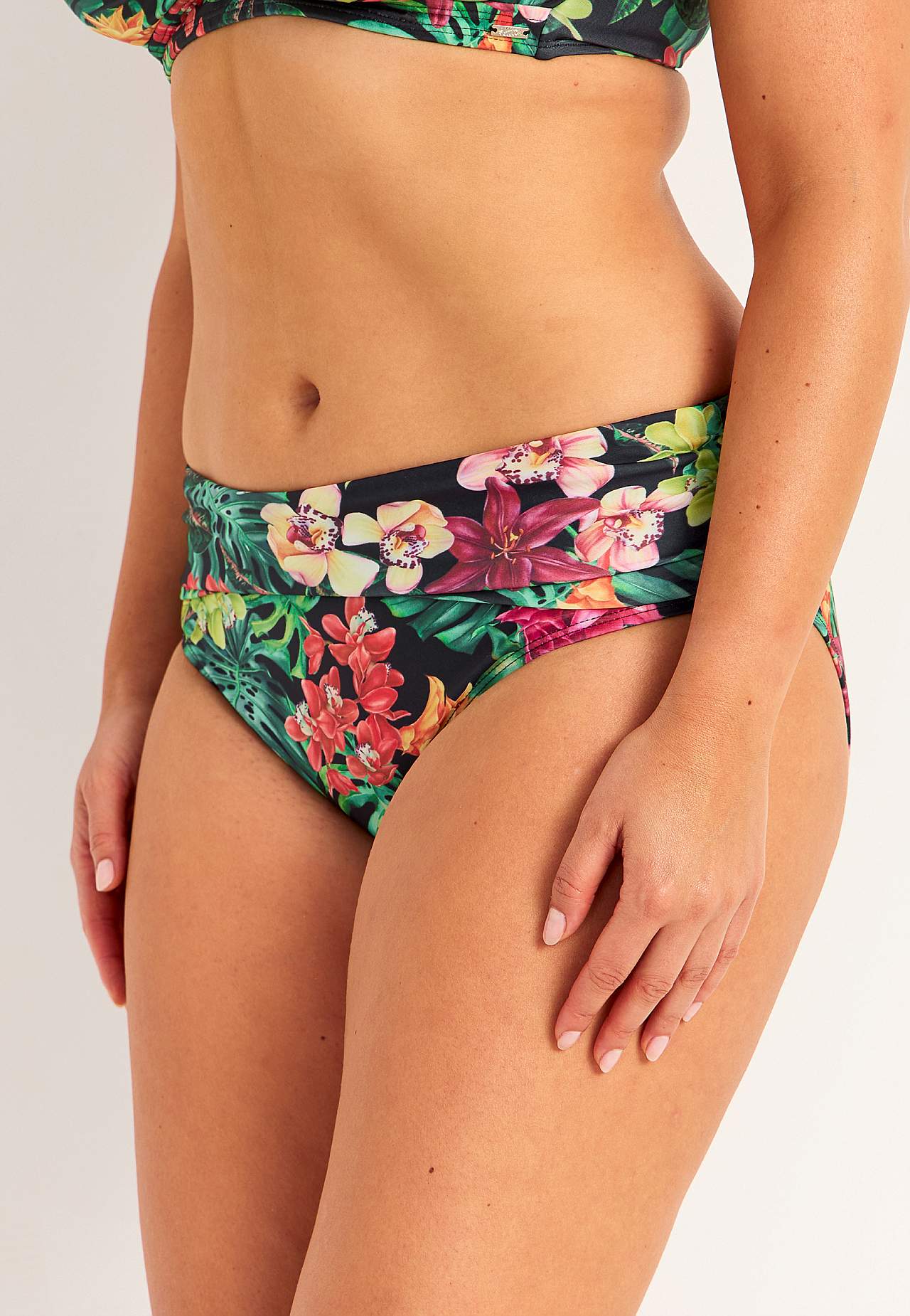 Bikinitruse med sammenleggbar kant i midjen