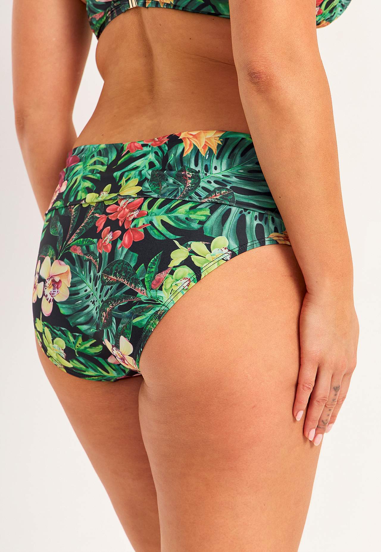Bikinitruse med sammenleggbar kant i midjen