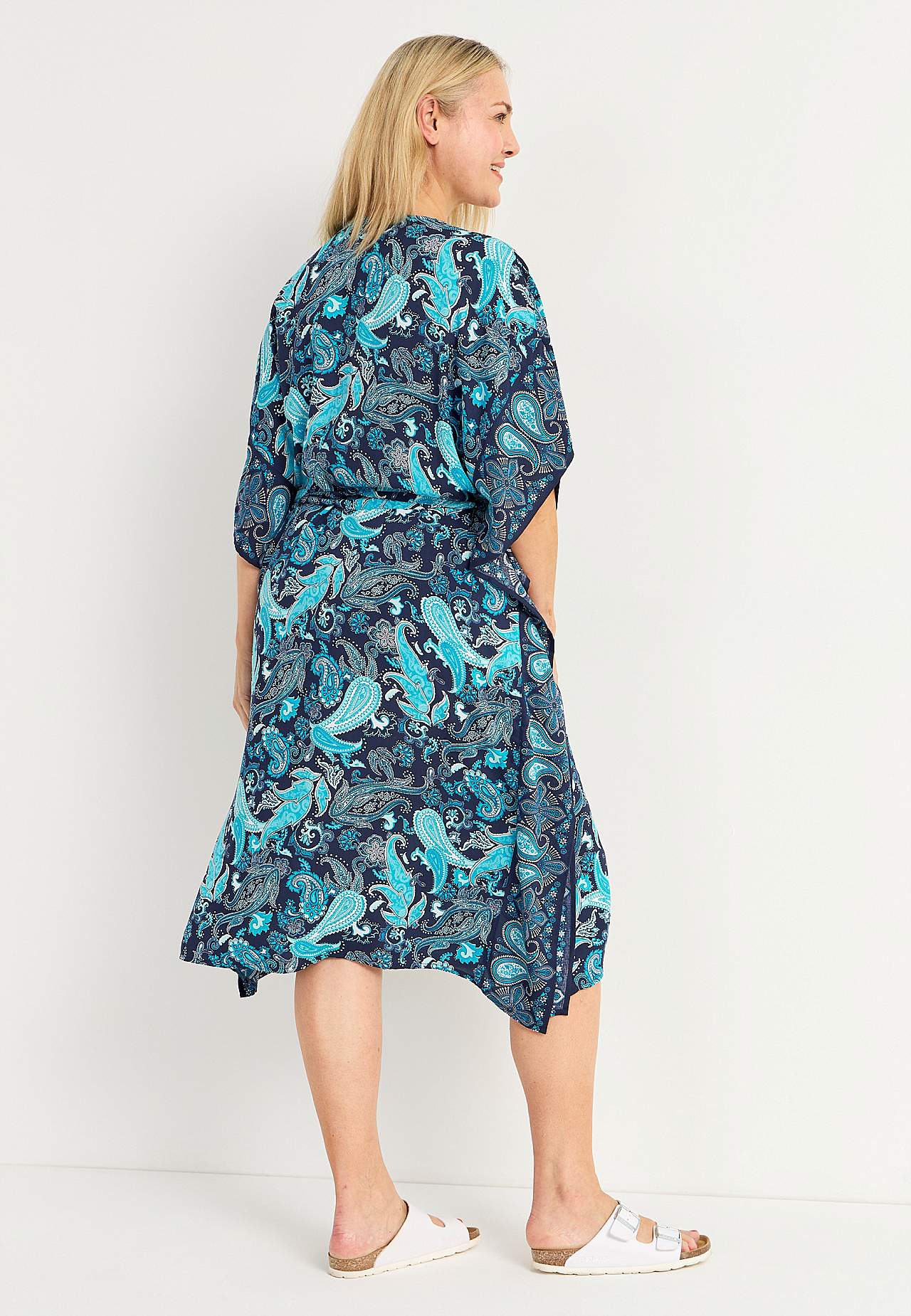 Strandkaftan med knytebelte og et paisleymønster