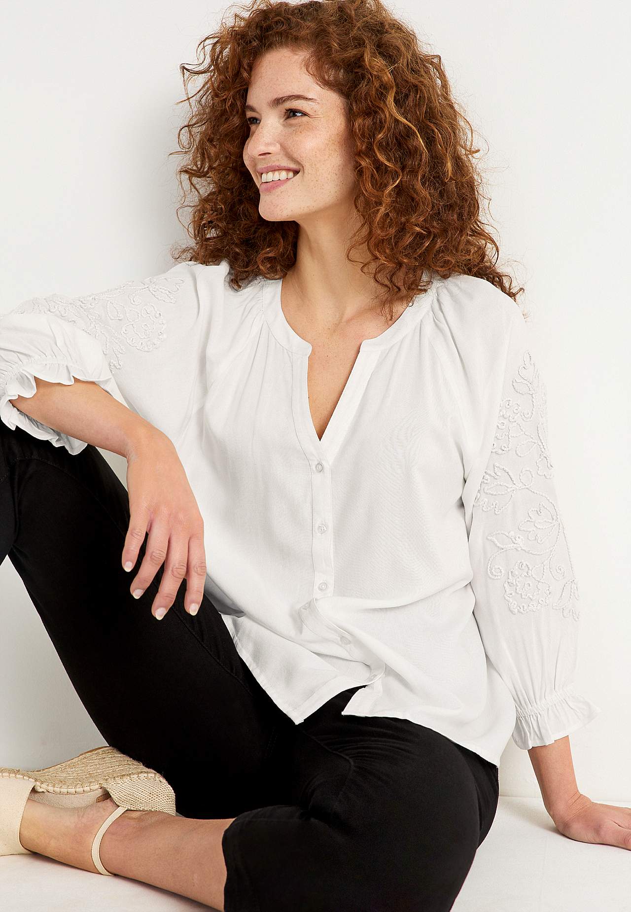 Bluse med broderi