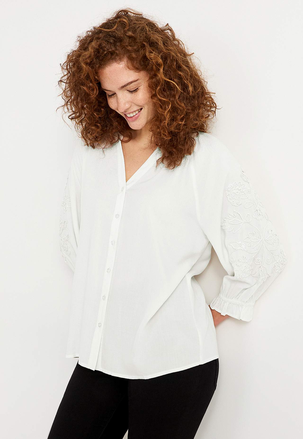 Bluse med broderi