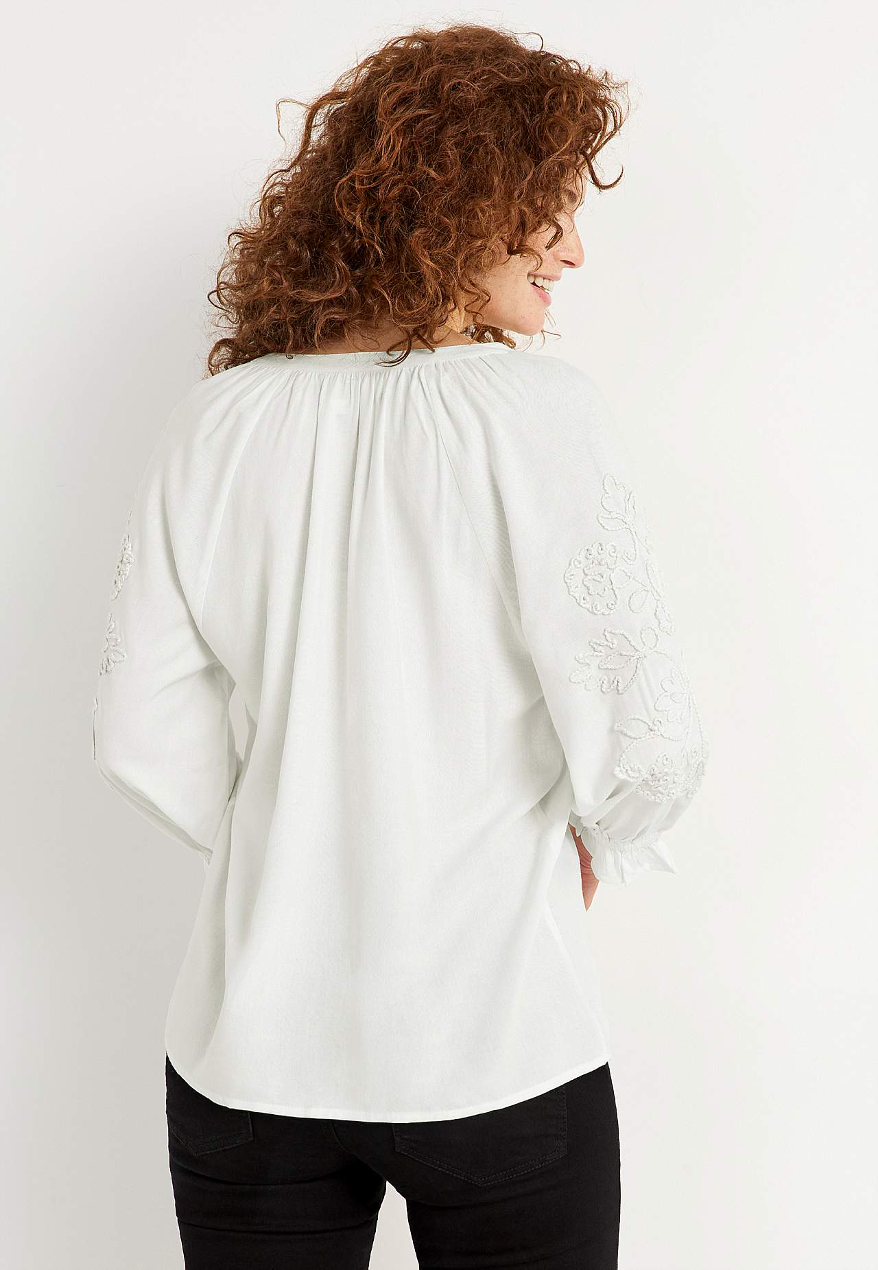 Bluse med broderi