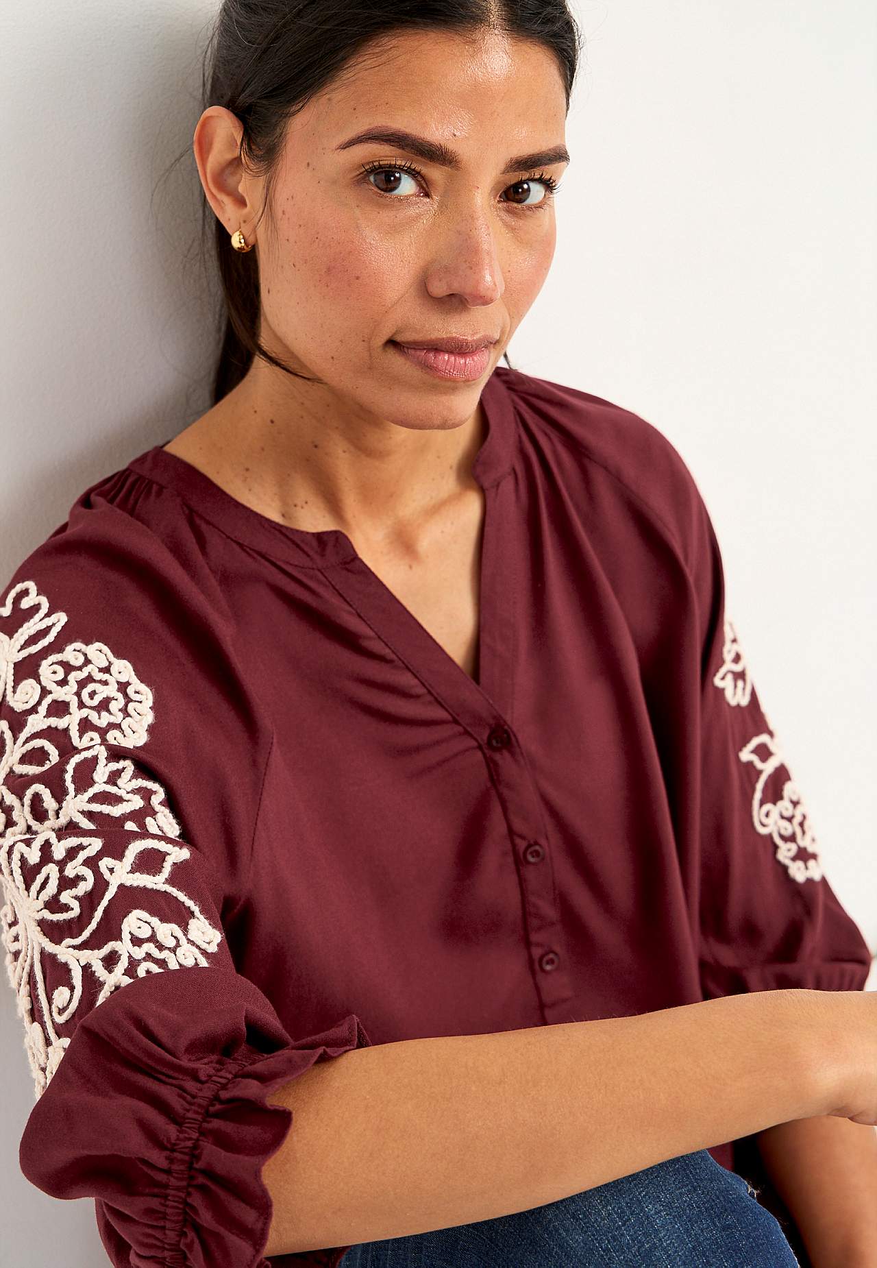 Bluse med broderi