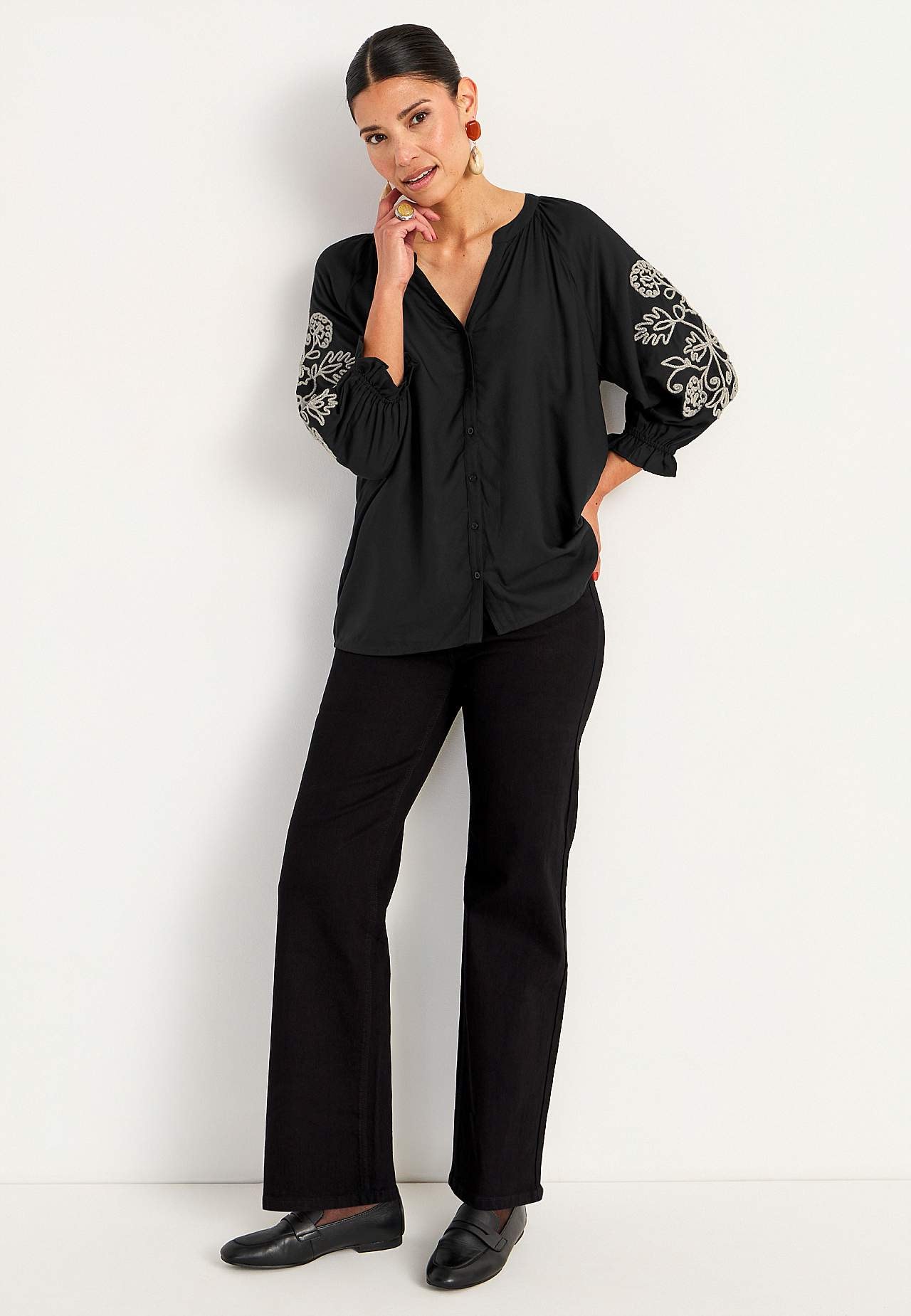 Bluse med broderi