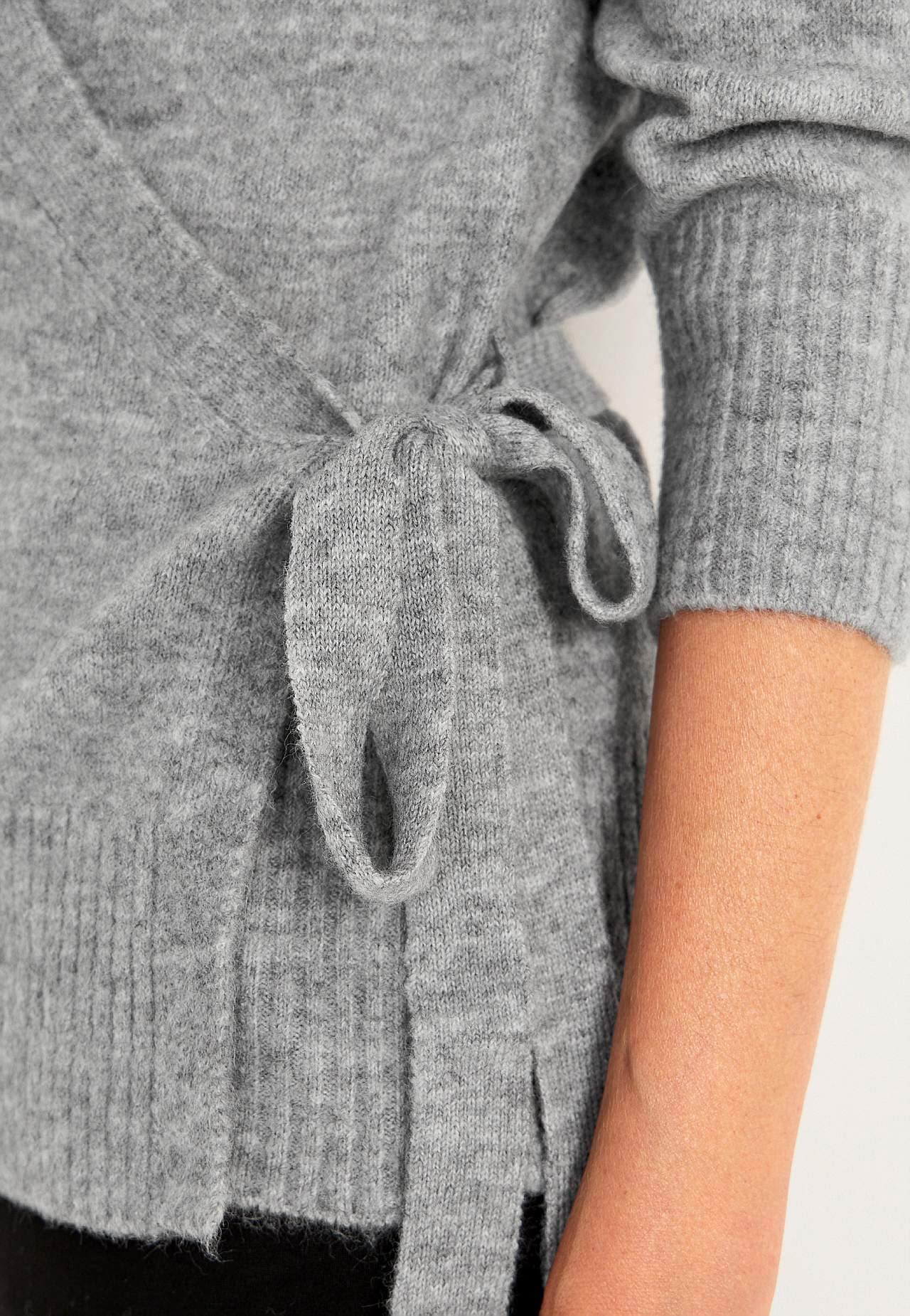 Strikket cardigan med omslagsdesign