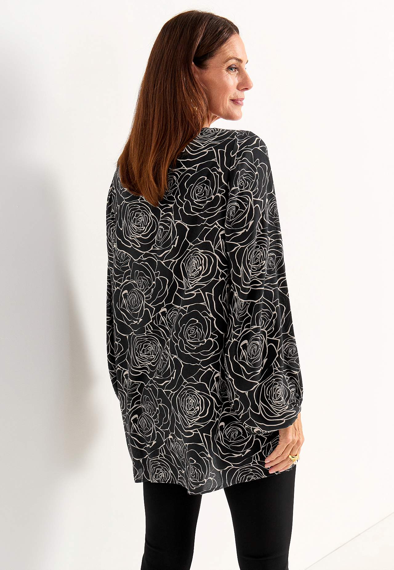 Bluse i viskose med et blomstermønster
