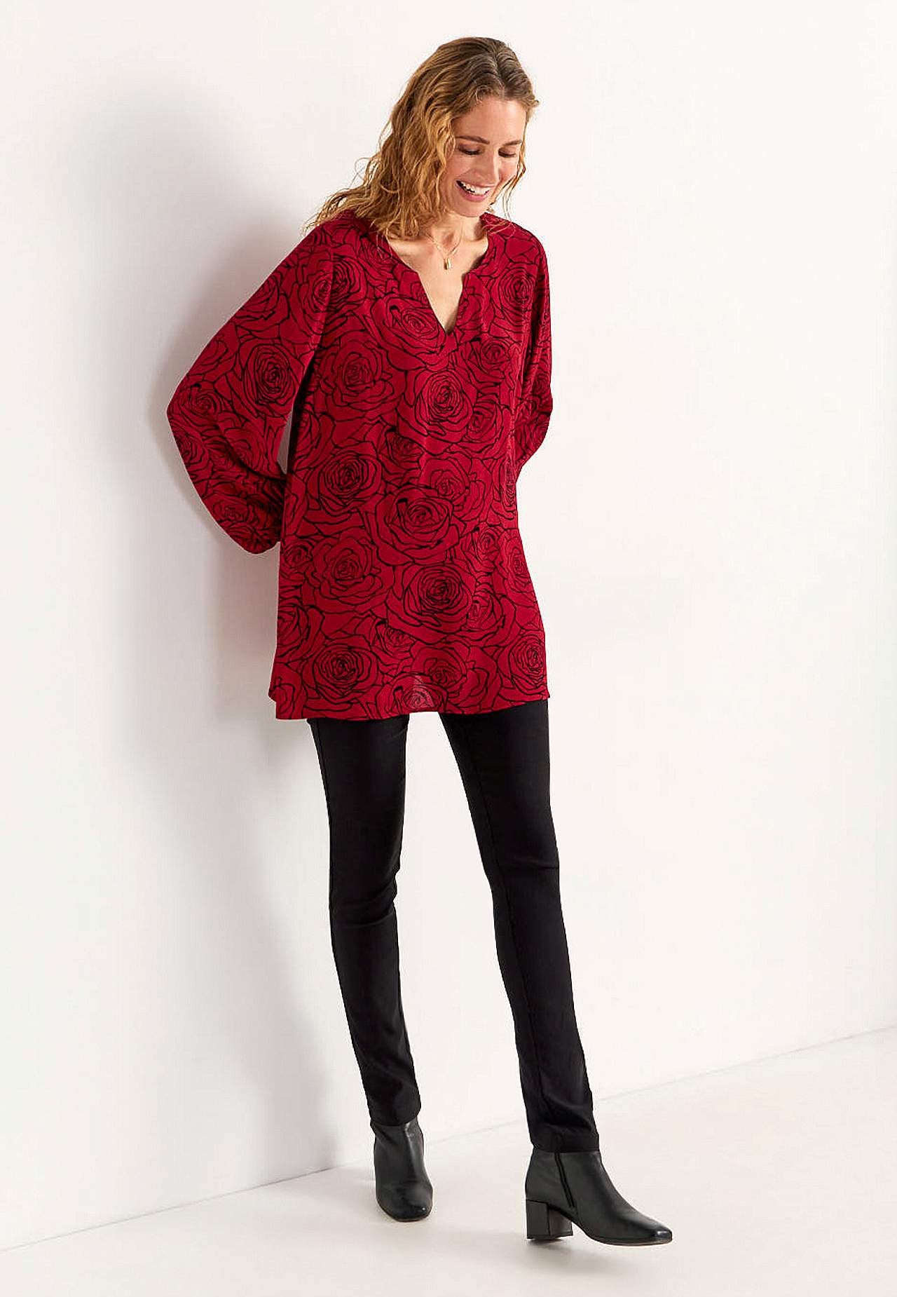 Bluse i viskose med et blomstermønster