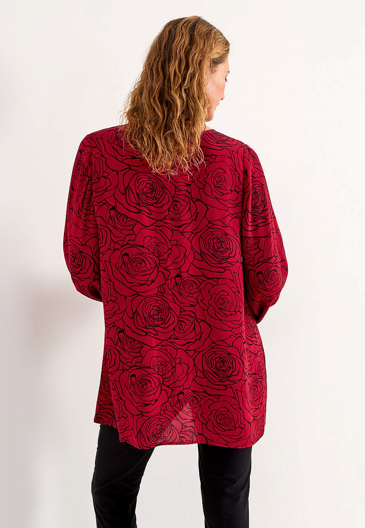 Bluse i viskose med et blomstermønster