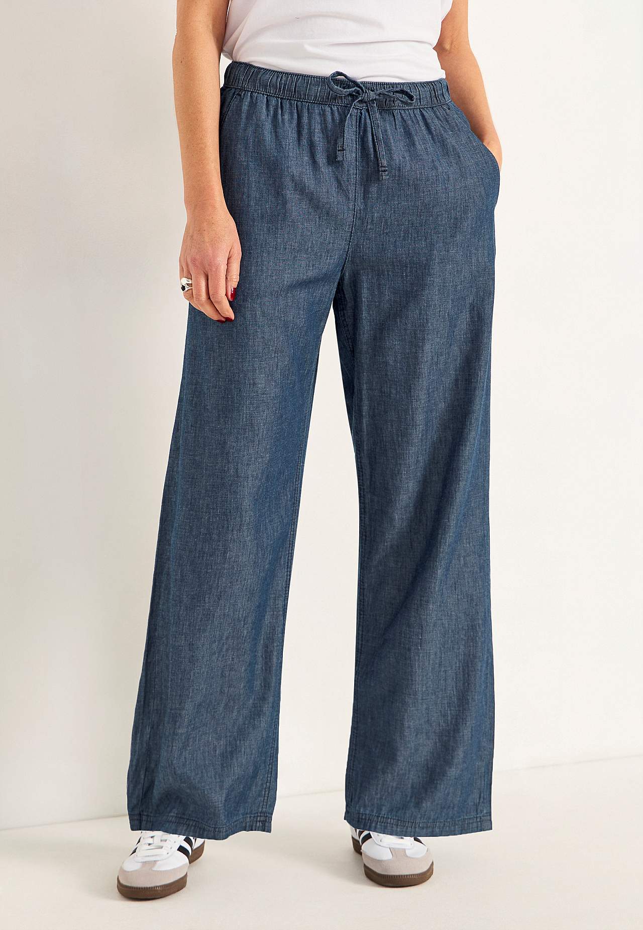 Bukse i denim med vide ben
