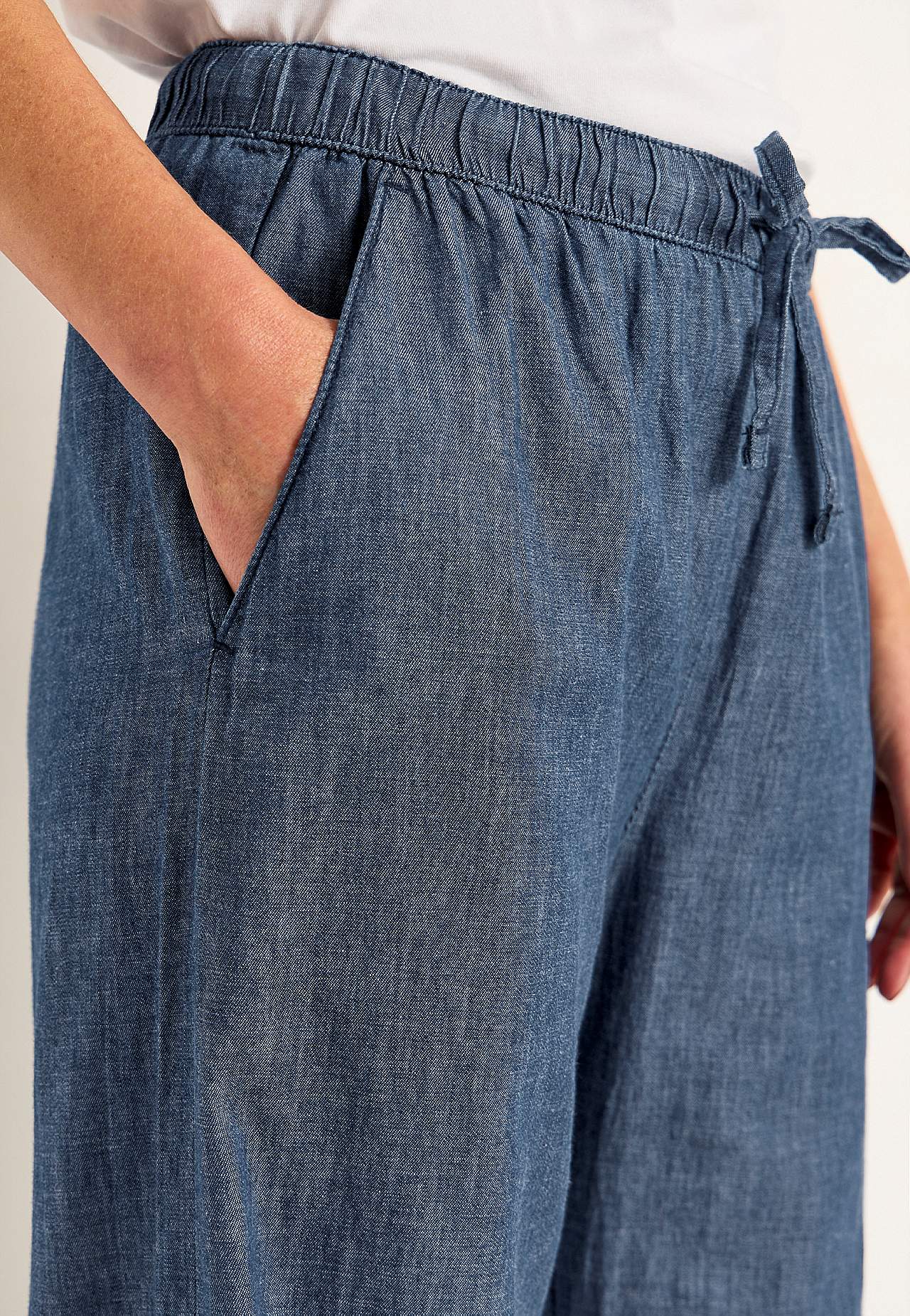 Bukse i denim med vide ben
