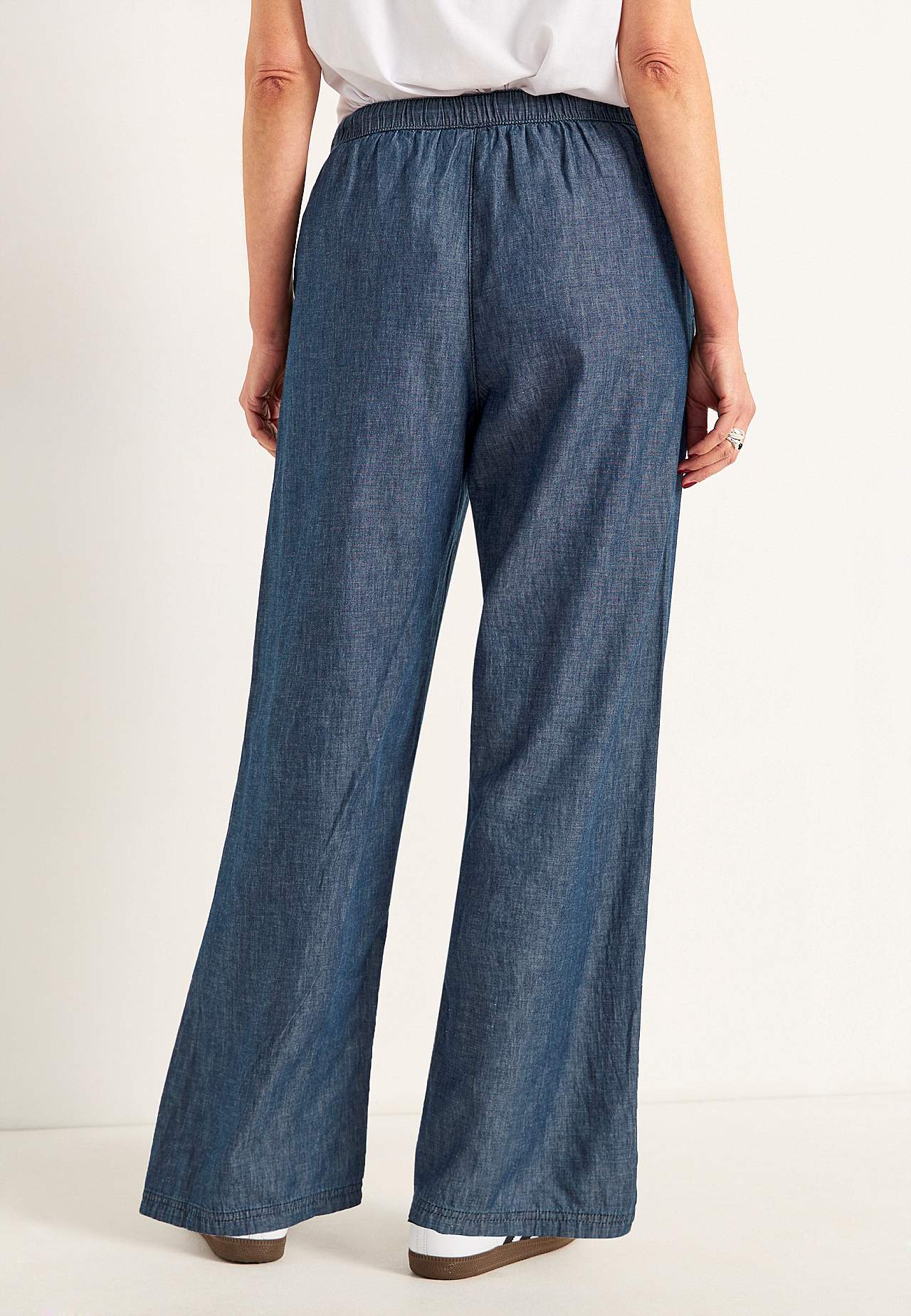 Bukse i denim med vide ben