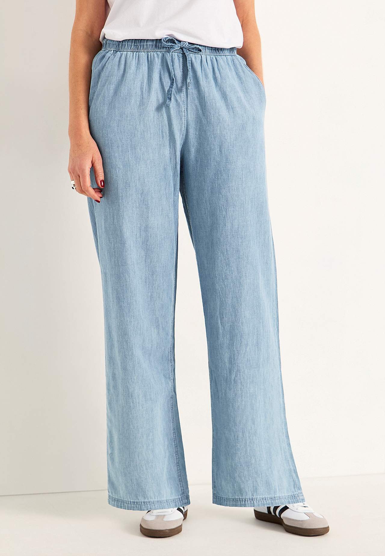 Bukse i denim med vide ben