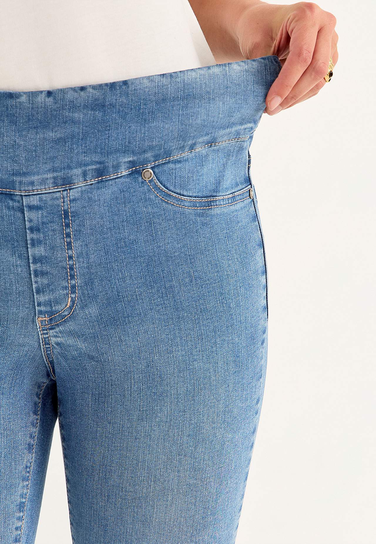 Superkomfortabel ankeljeans i denim