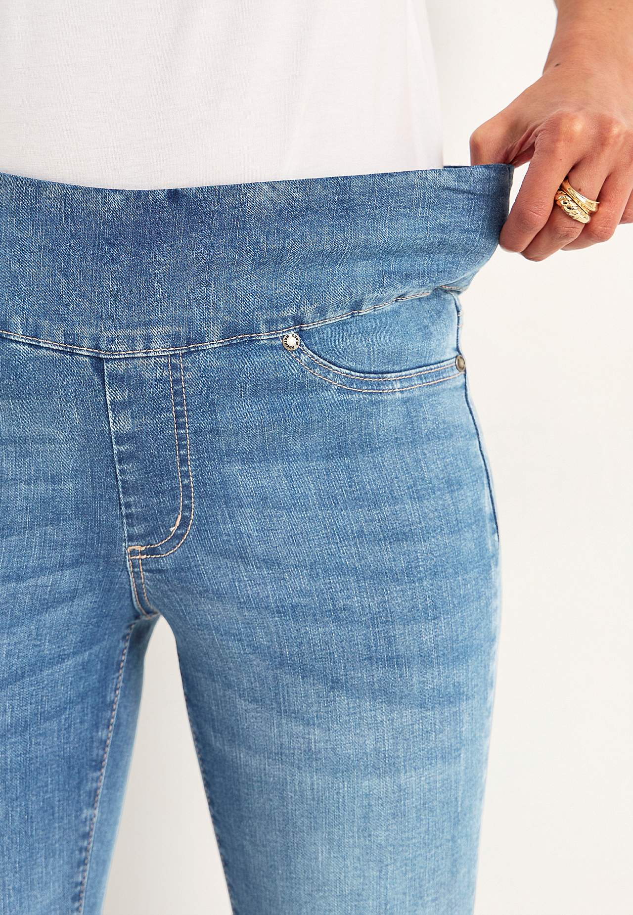 Superkomfortabel ankeljeans i denim