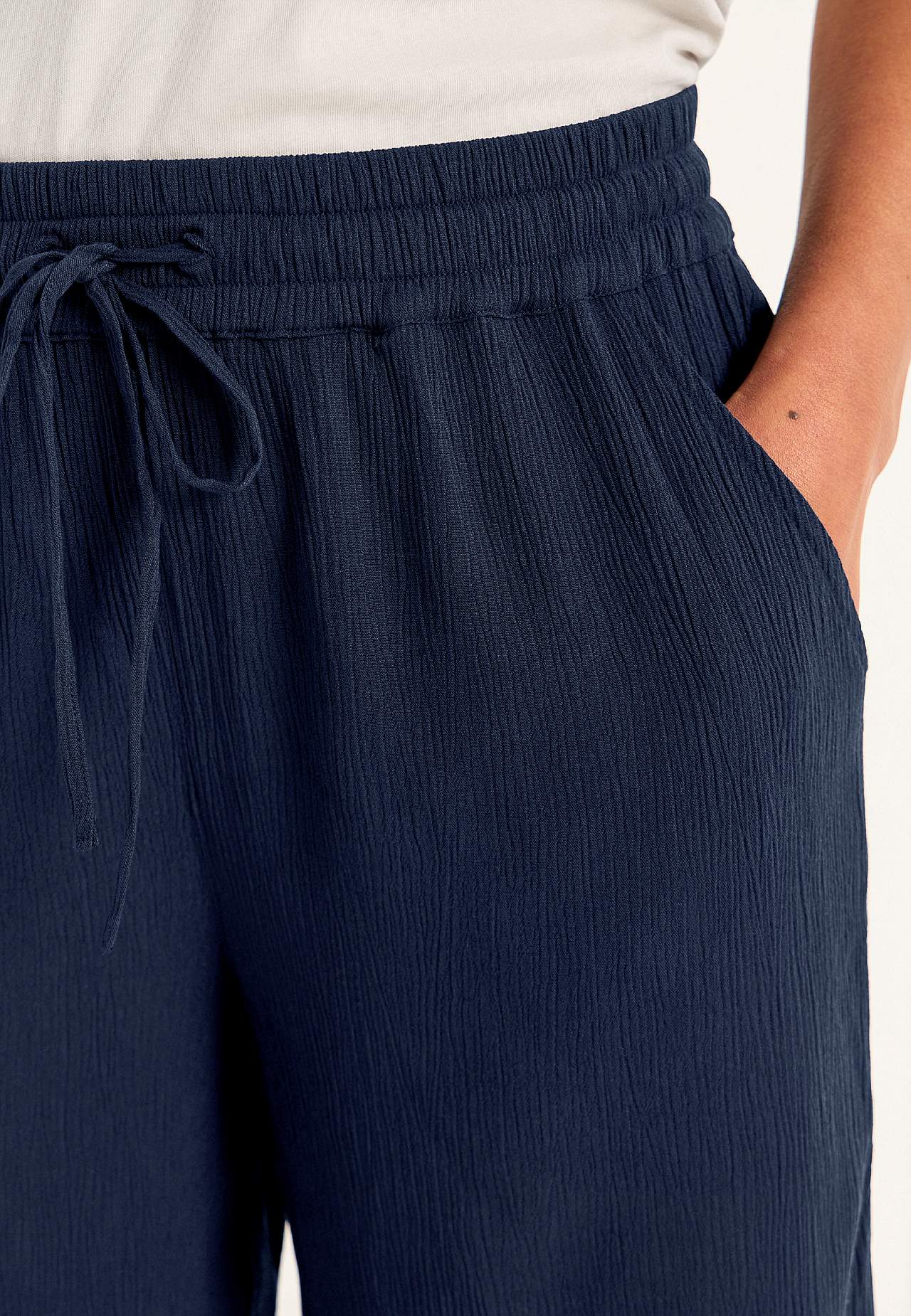 Shorts i viskosekrepp