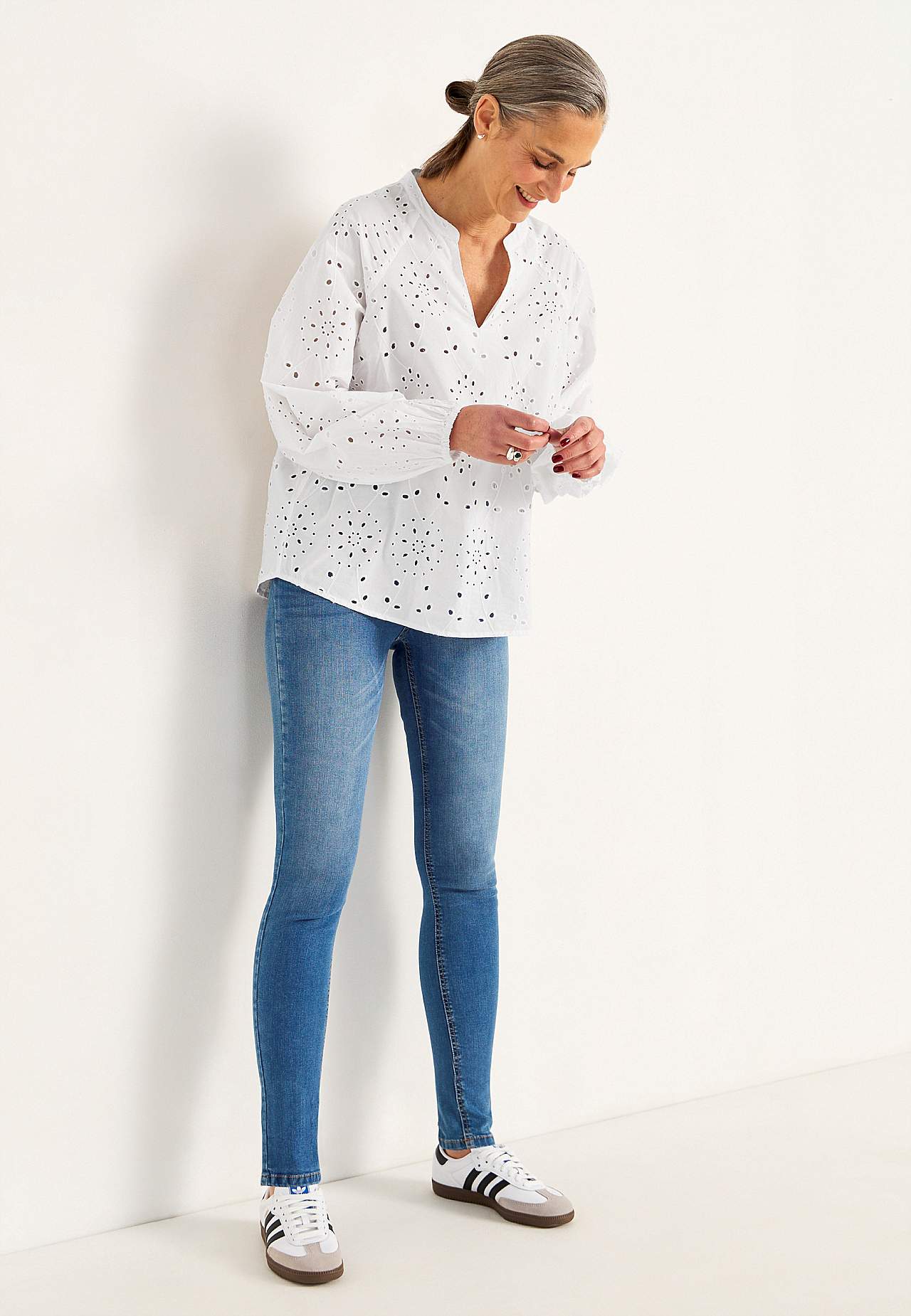 Bluse med broderi