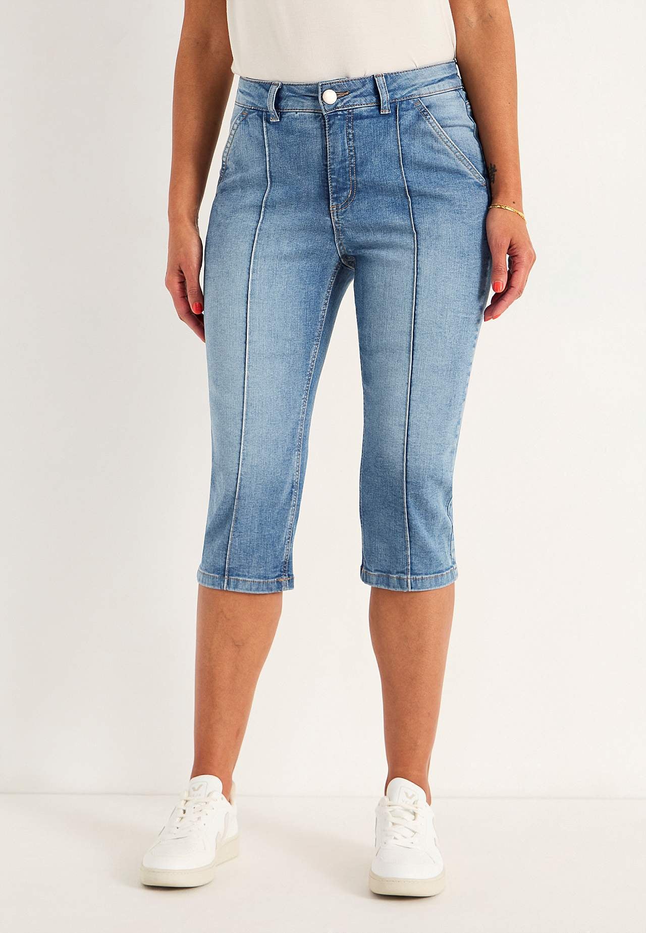 Stretchy caprijeans med sydd press