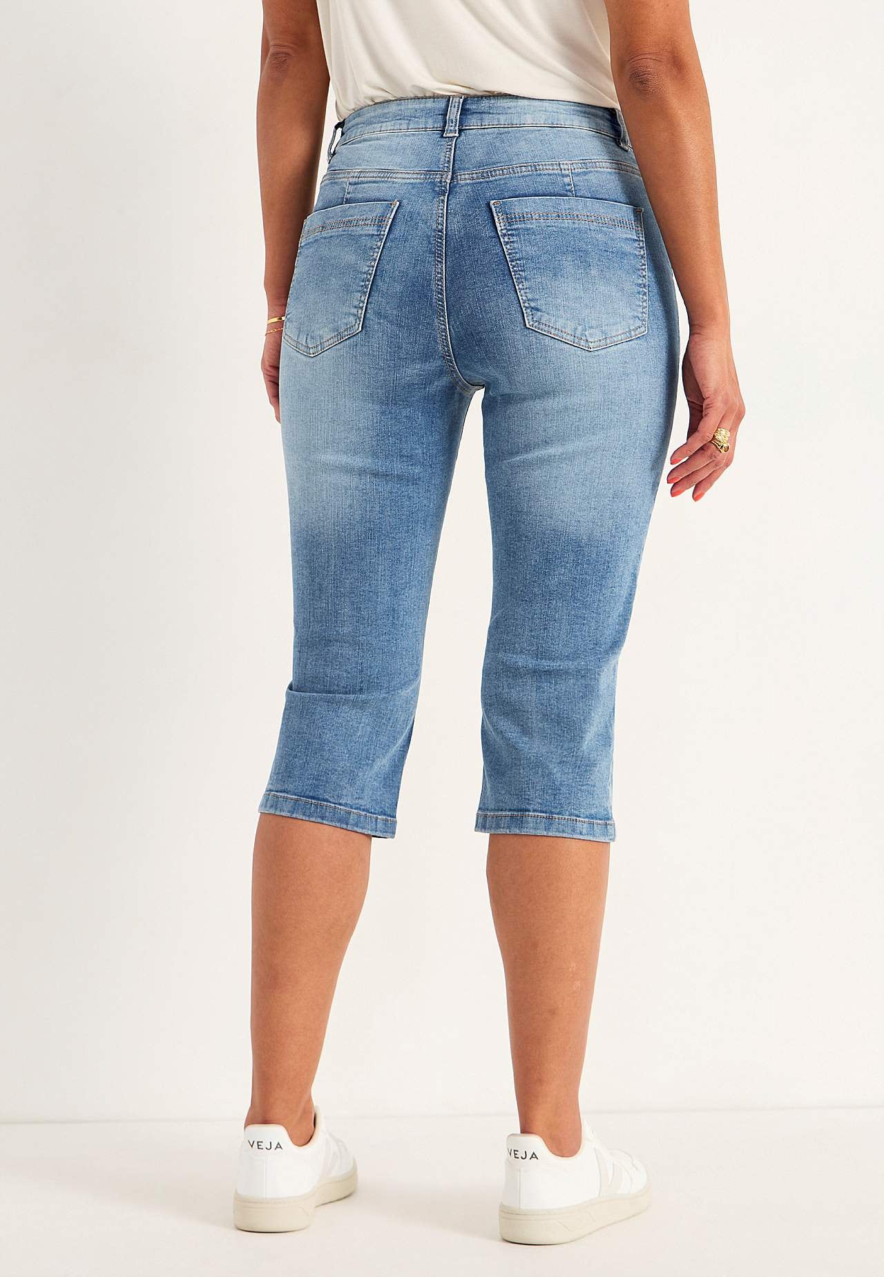 Stretchy caprijeans med sydd press