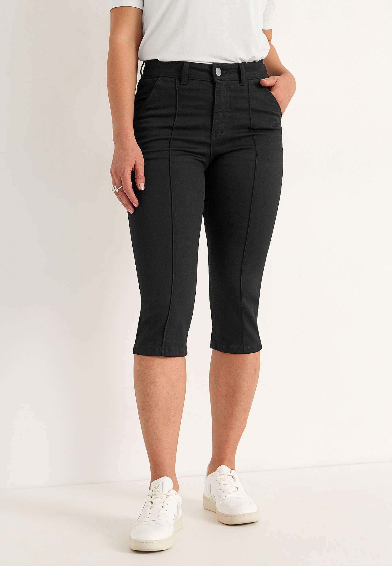 Stretchy caprijeans med sydd press