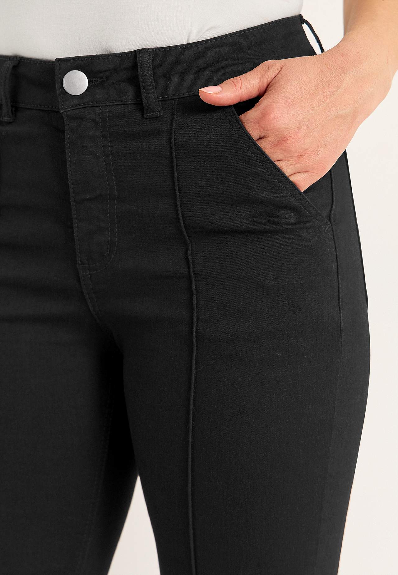 Stretchy caprijeans med sydd press
