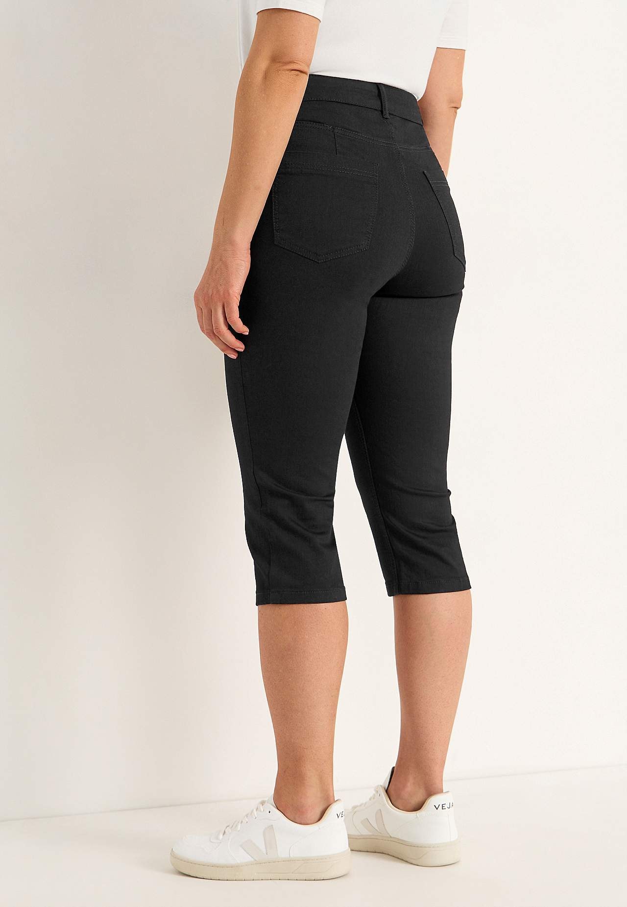 Stretchy caprijeans med sydd press