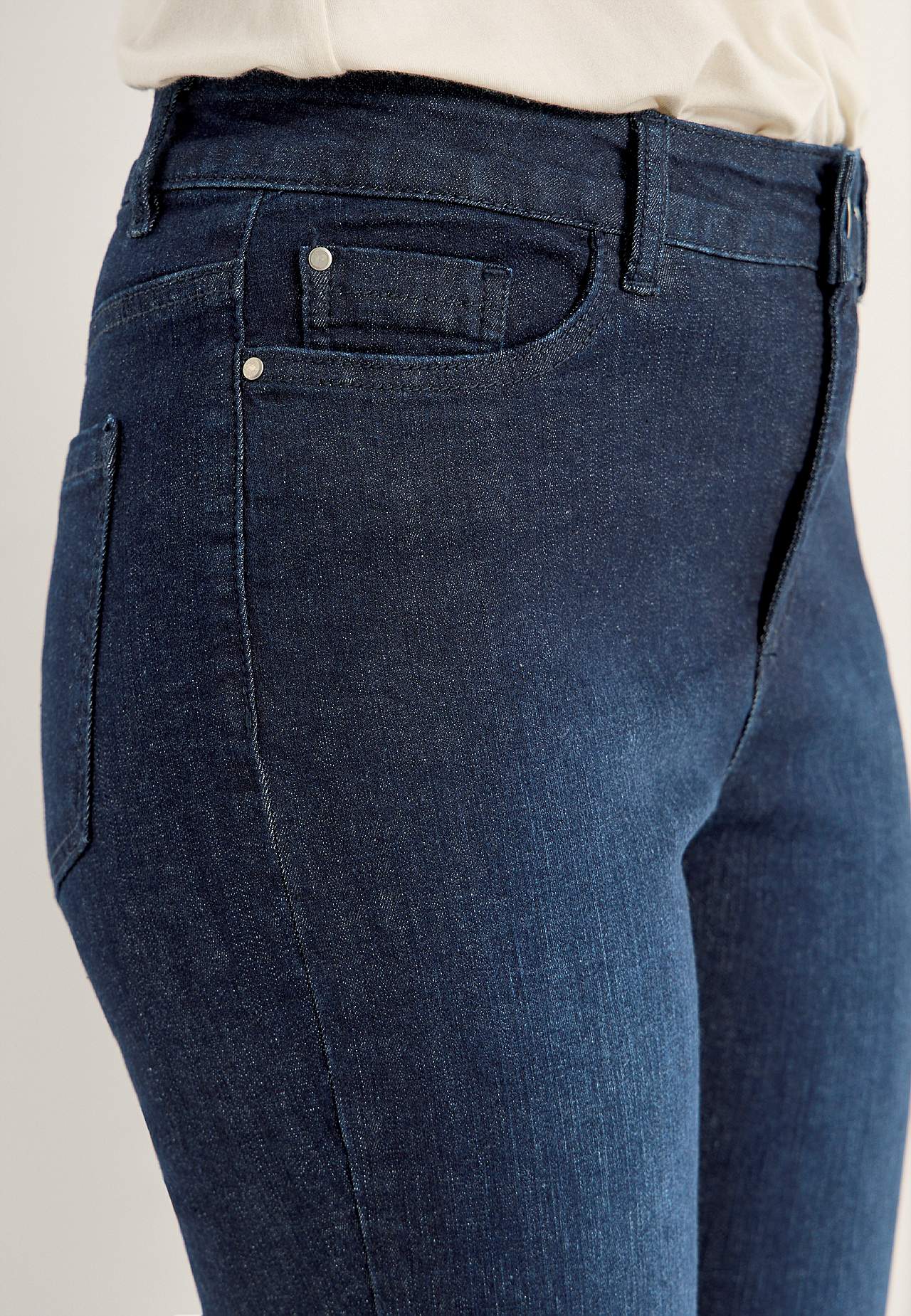 Caprijeans med design med fem lommer